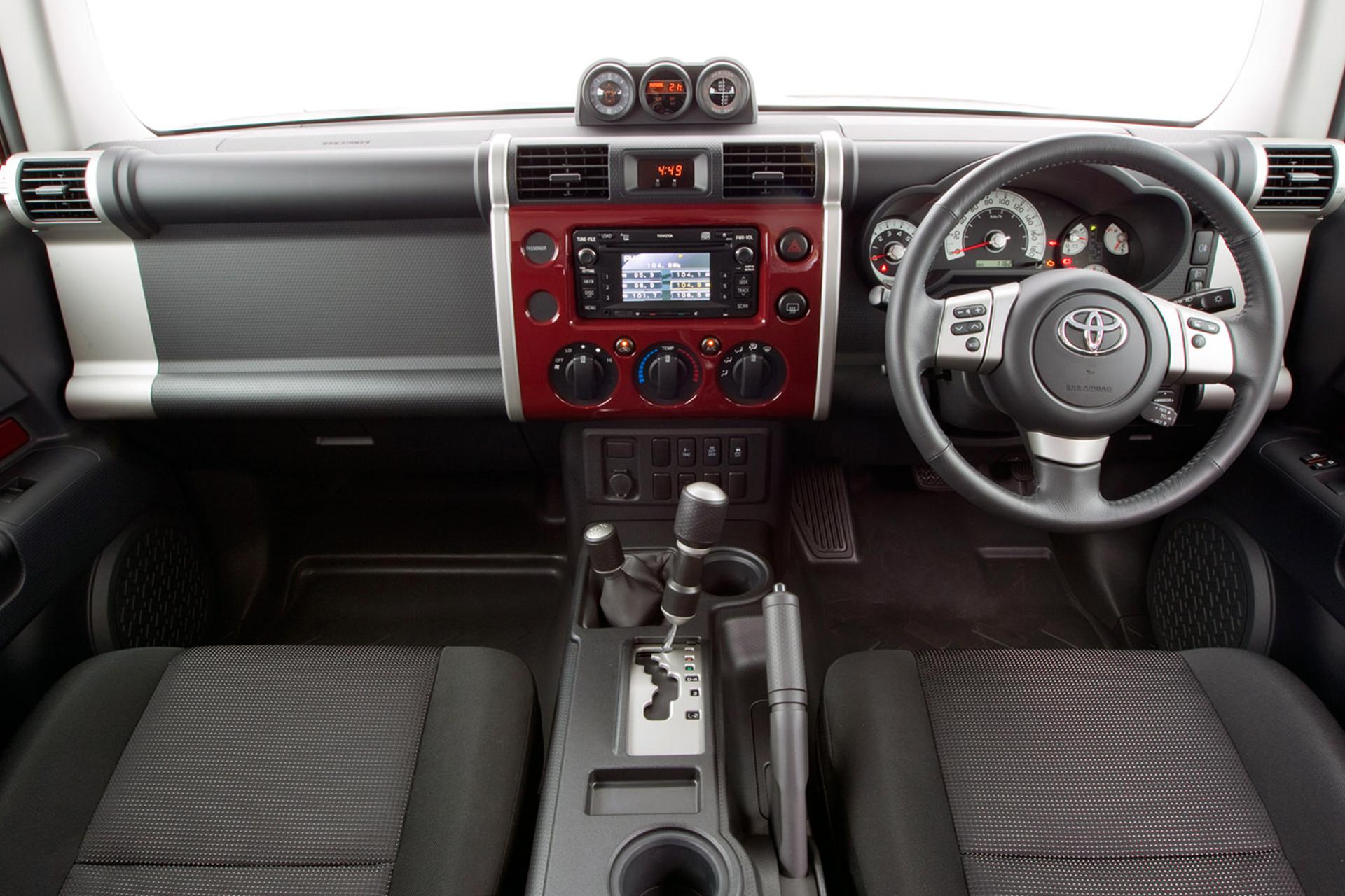 مرجع متخصصين ايران Toyota FJ Cruiser 2013