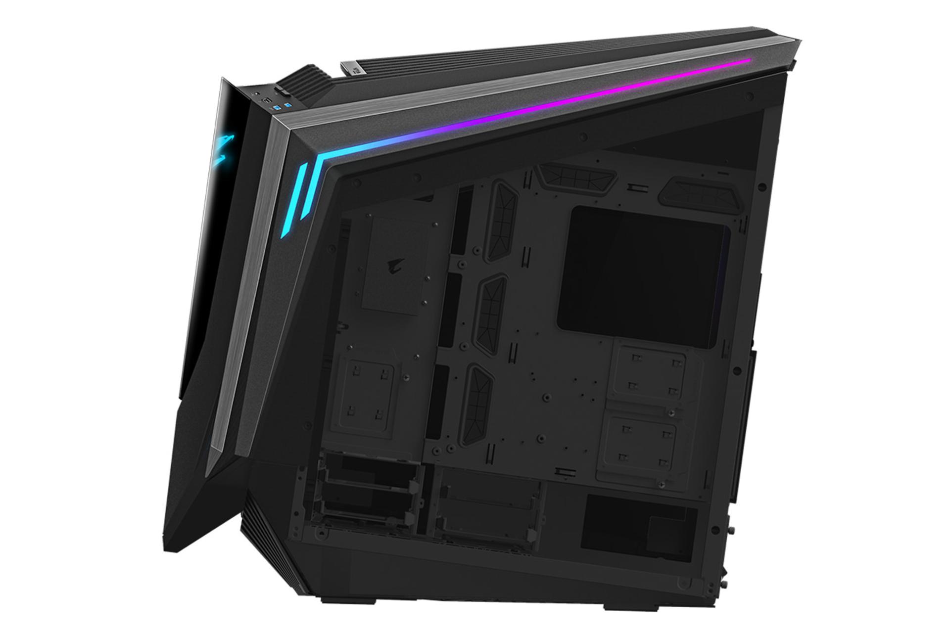 نمای داخل از راست کیس کامپیوتر گیگابایت AORUS C700 GLASS