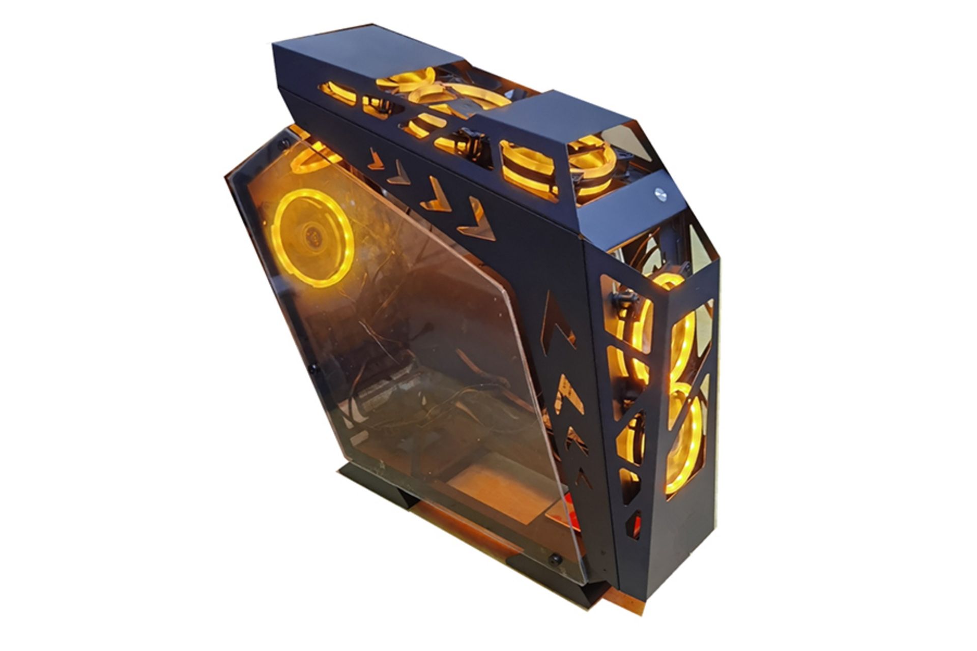 نمایش درب شیشه ای سمت چپ و نور زرد فن های کیس کامپیوتر یونا مدل UN605