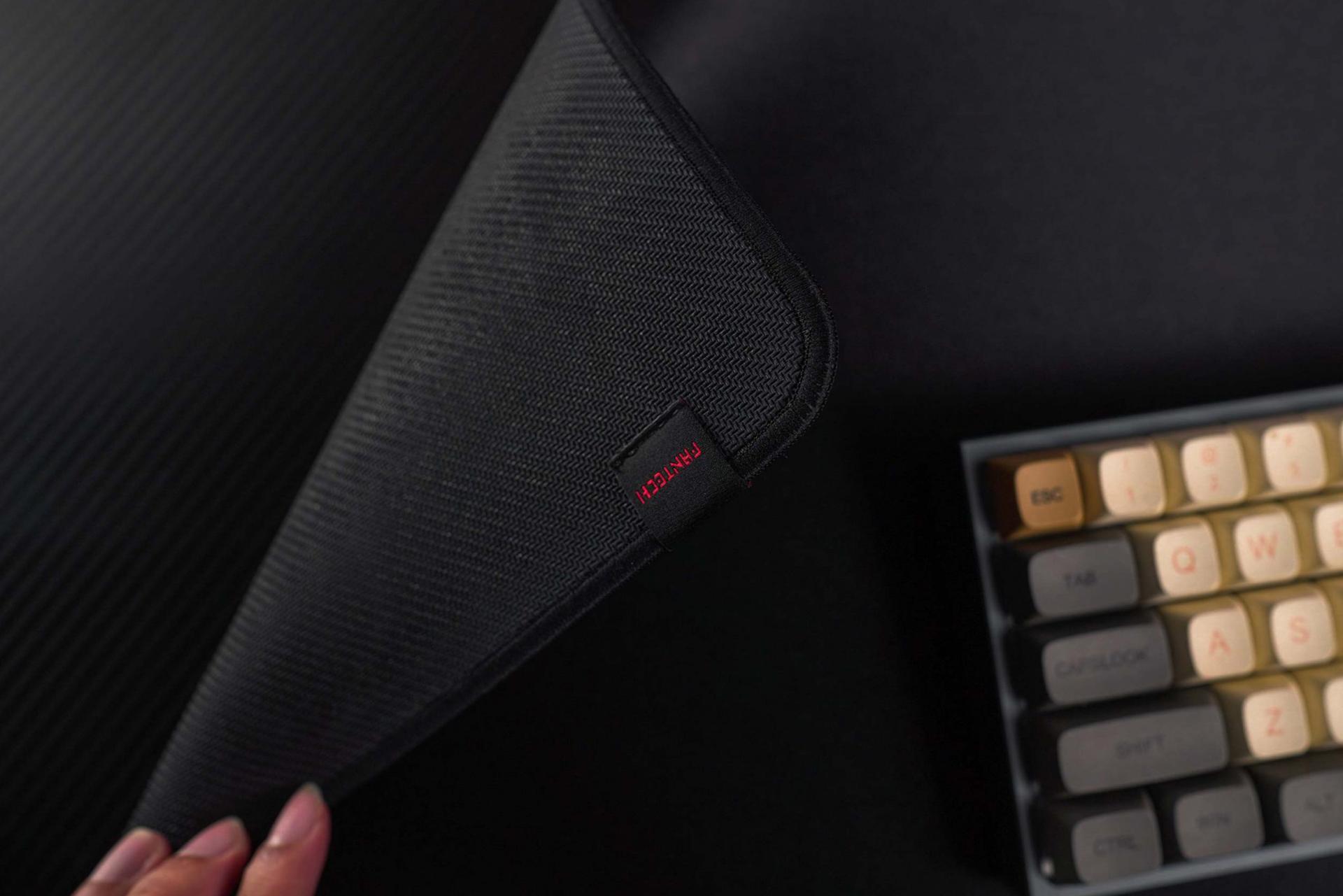 نمایش زیر لاستیکی ماوس پد فنتک AGILE MP453