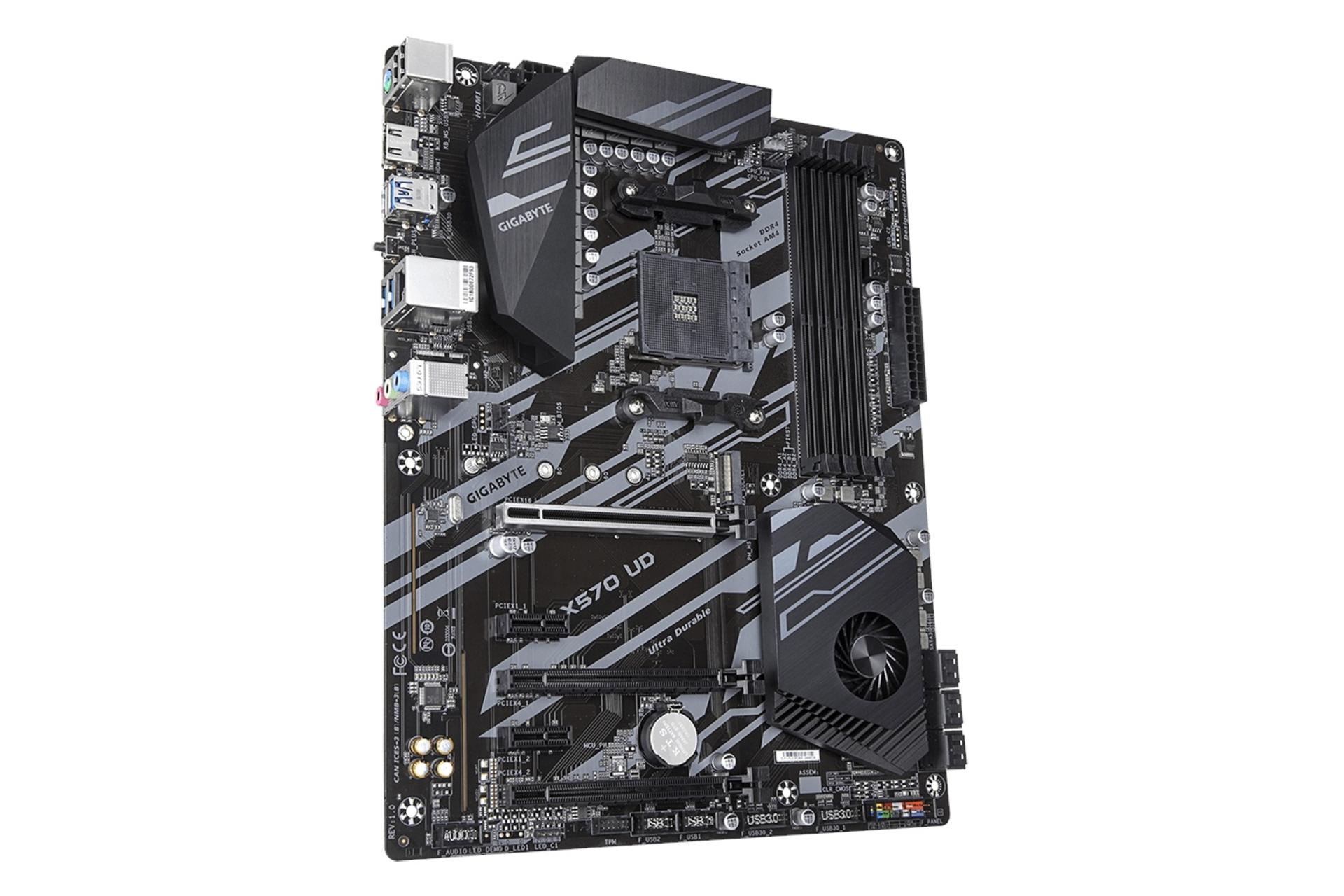 نمای چپ مادربرد گیگابایت GIGABYTE X570 UD (rev. 1.0)