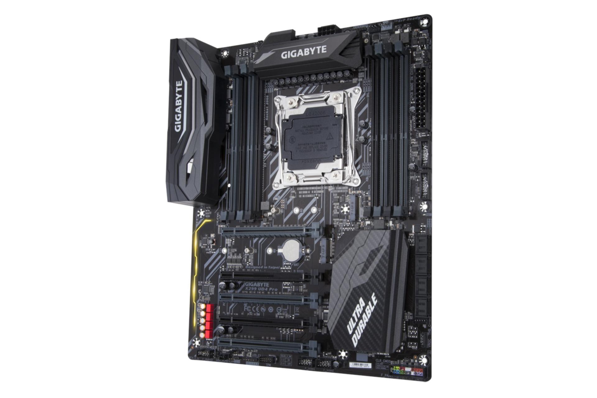 نمای راست مادربرد گیگابایت GIGABYTE X299 UD4 Pro (rev. 1.0)
