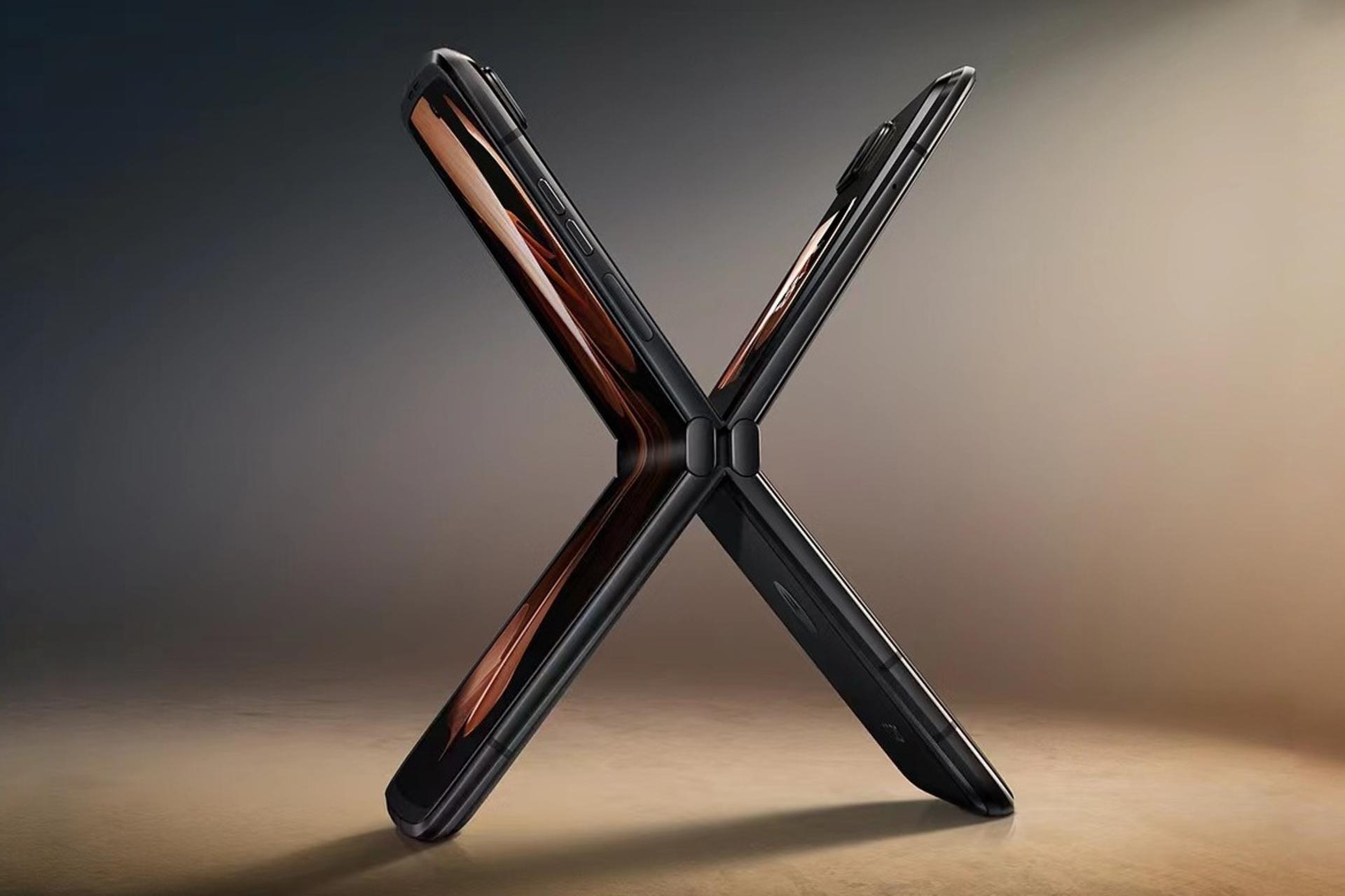 نمای جانبی گوشی موبایل موتو ریزر 2022 موتورولا / Motorola Moto Razr 2022