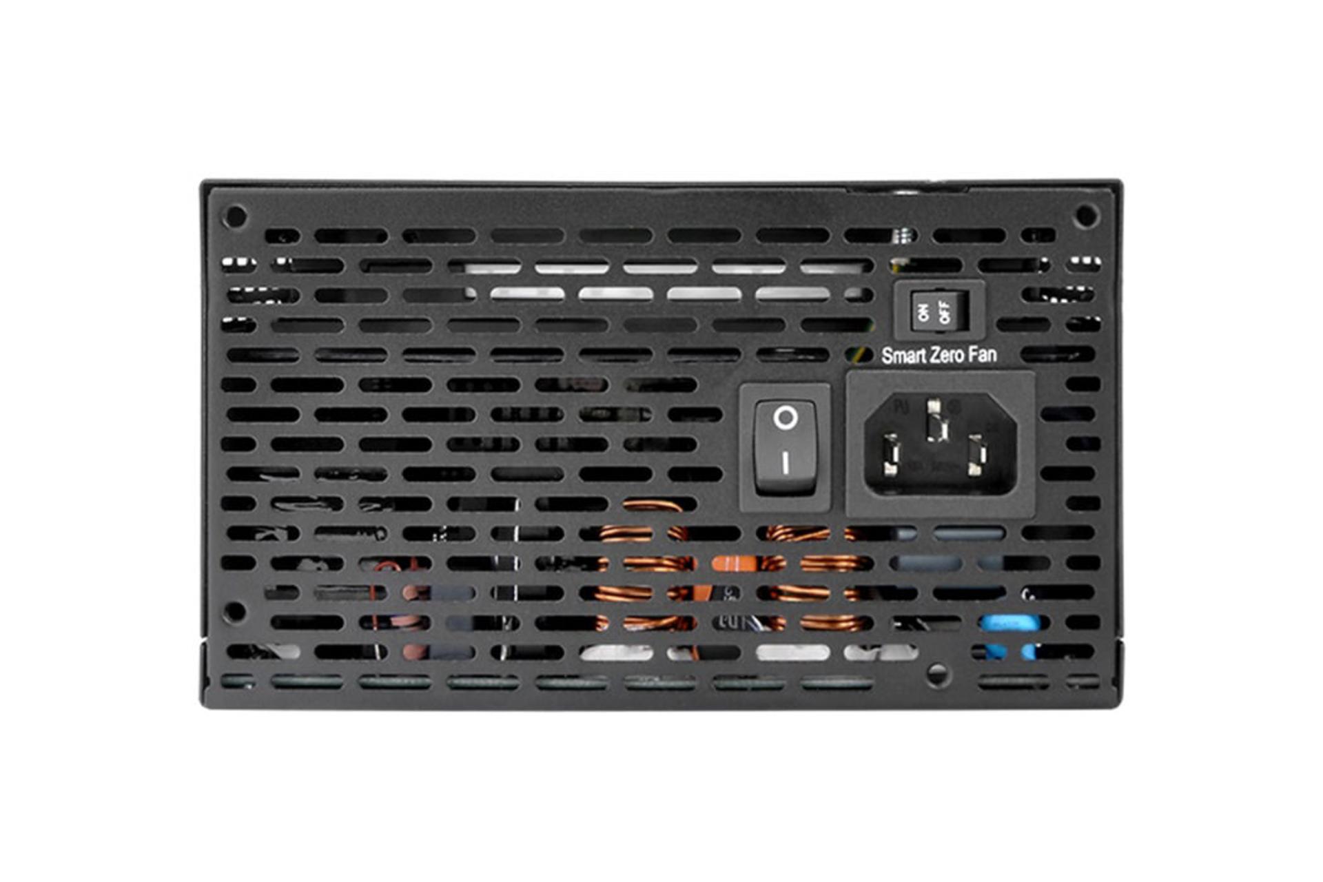 پاور کامپیوتر ترمالتیک Toughpower GF1 با توان 750 وات نمای کلید