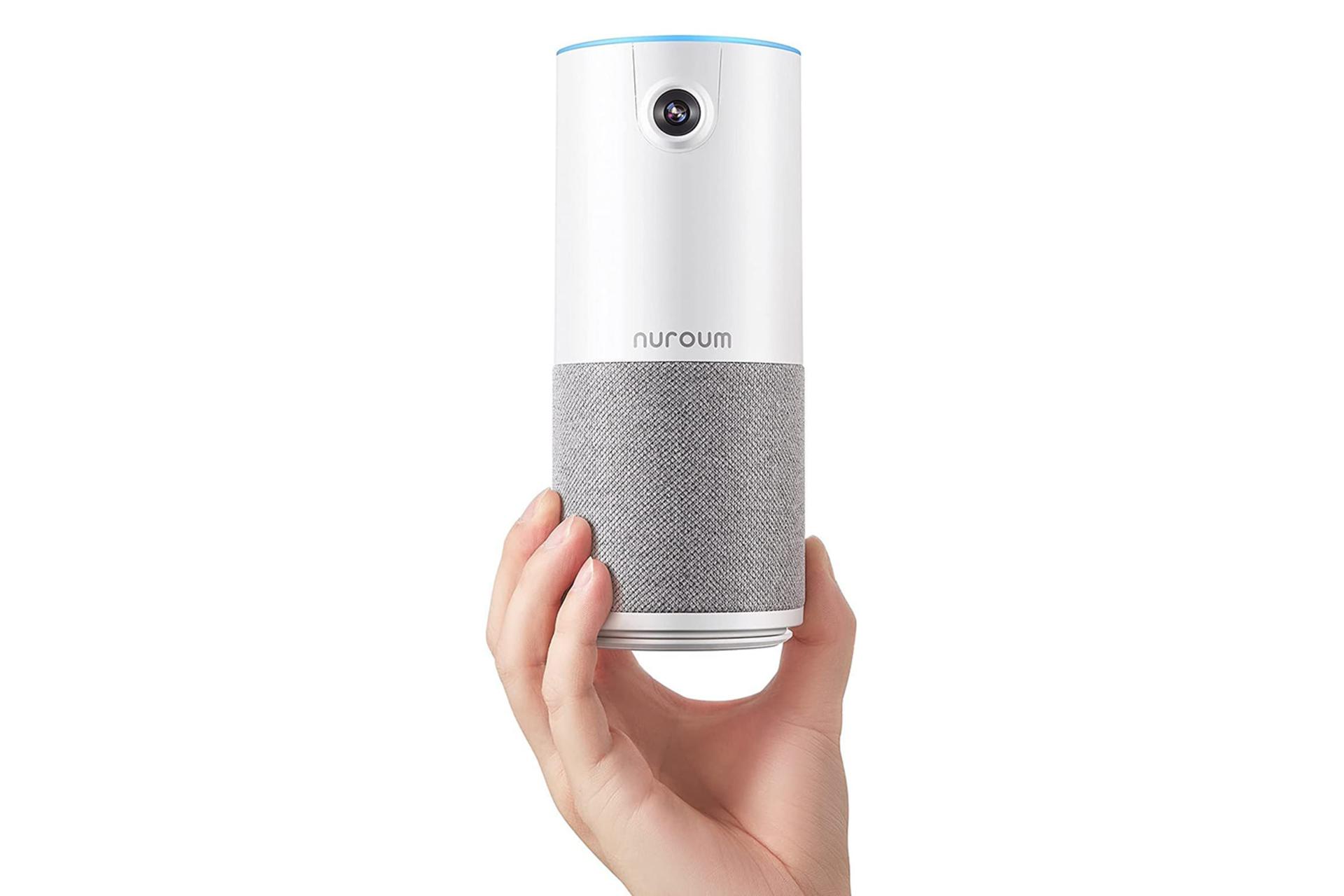 وب کم نیوروم Nuroum C10 Portable  در دست
