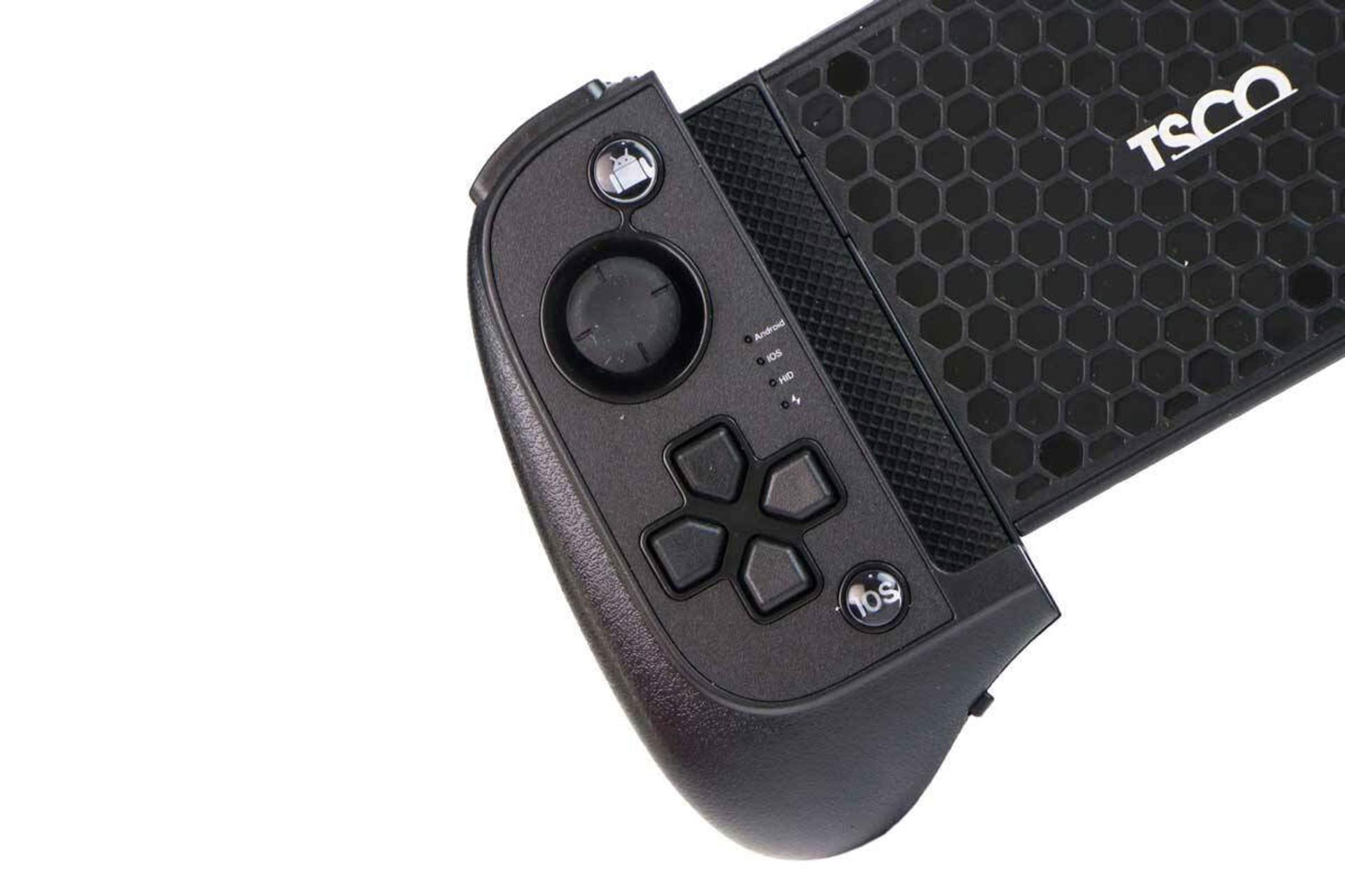 نمای دستی سمت چپ دسته بازی تسکو TG155W