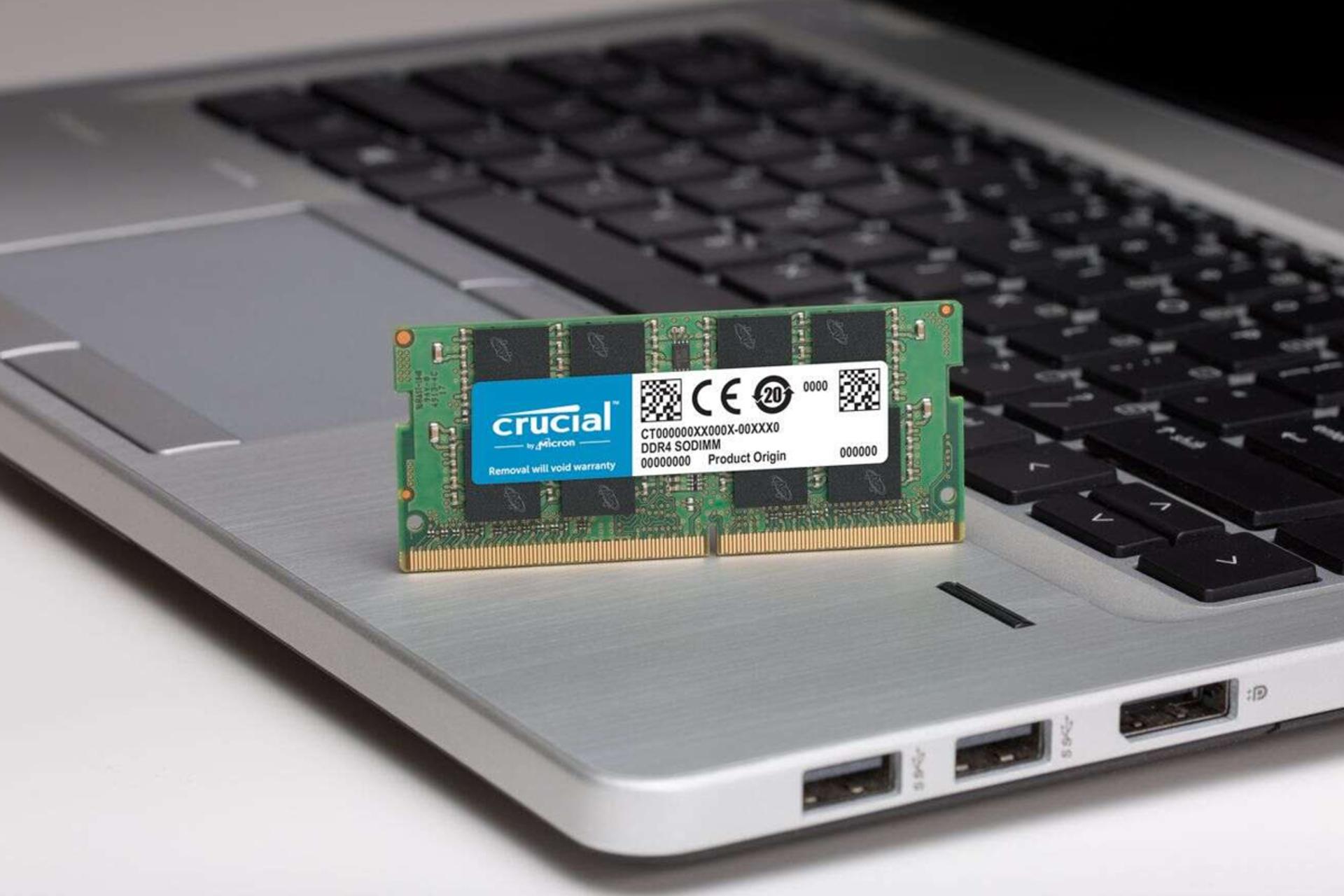 نمای نزدیک رم کروشیال CT4G4SFS8266 ظرفیت 4 گیگابایت از نوع DDR4-2666