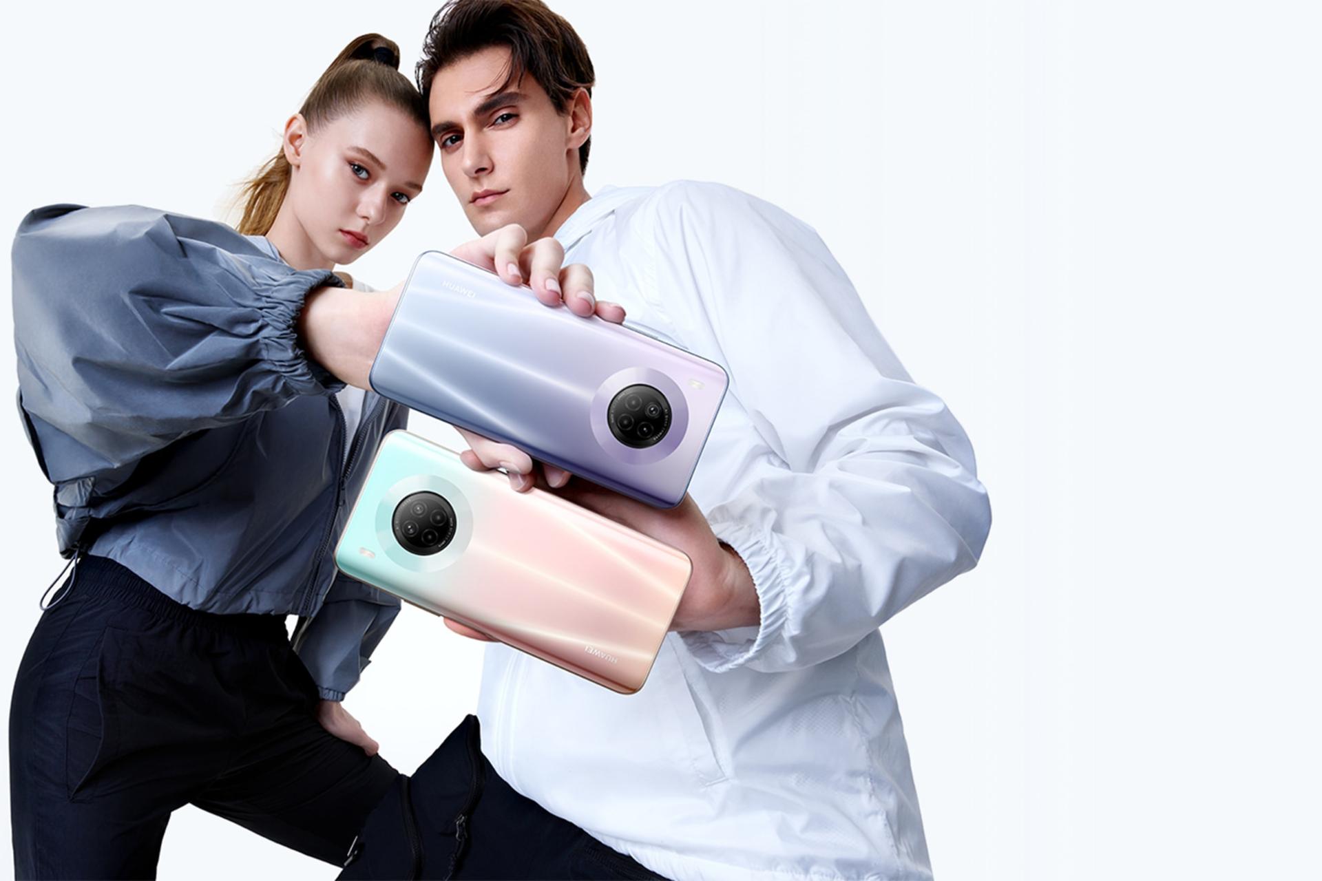 گوشی هواوی Y9a نمای پشت - دوربین ها - در دست کاربر / Huawei Y9a