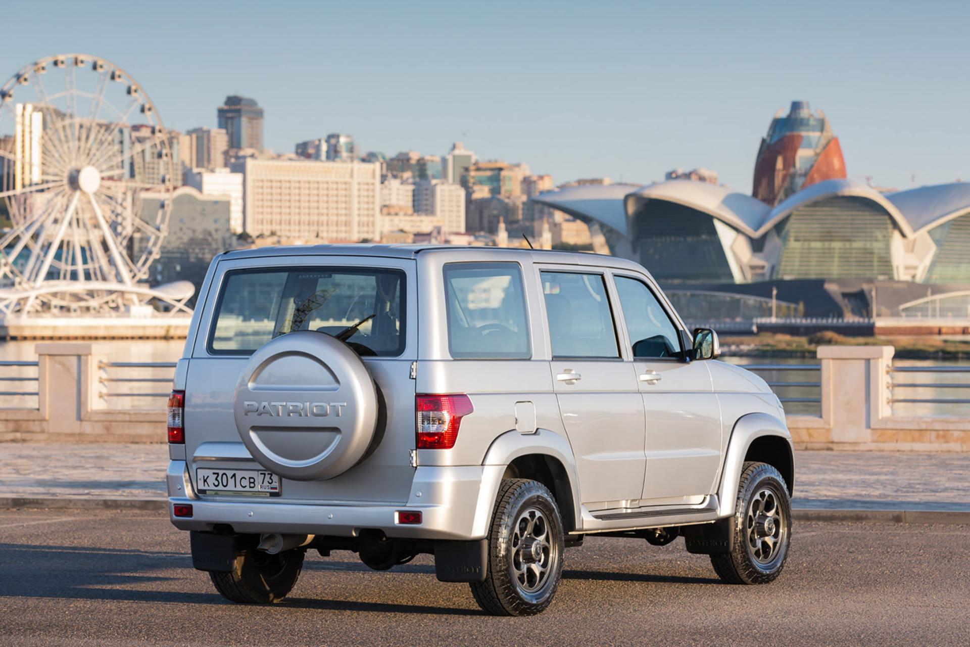  نمای پشت یواز پاتریوت UAZ Patriot
