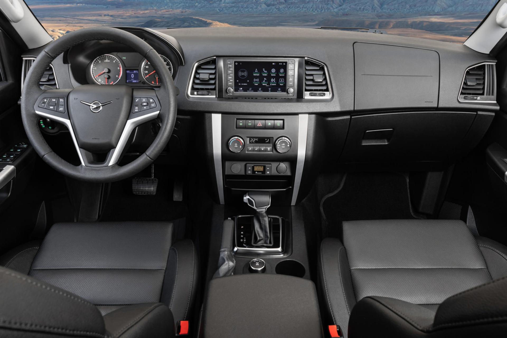 پشت فرمان یواز پاتریوت UAZ Patriot