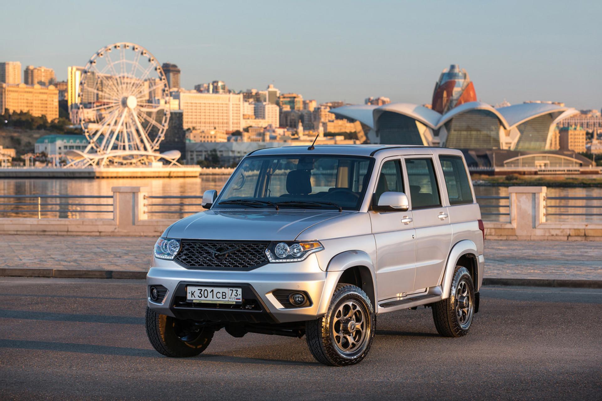 یواز پاتریوت نقره ای رنگ UAZ Patriot