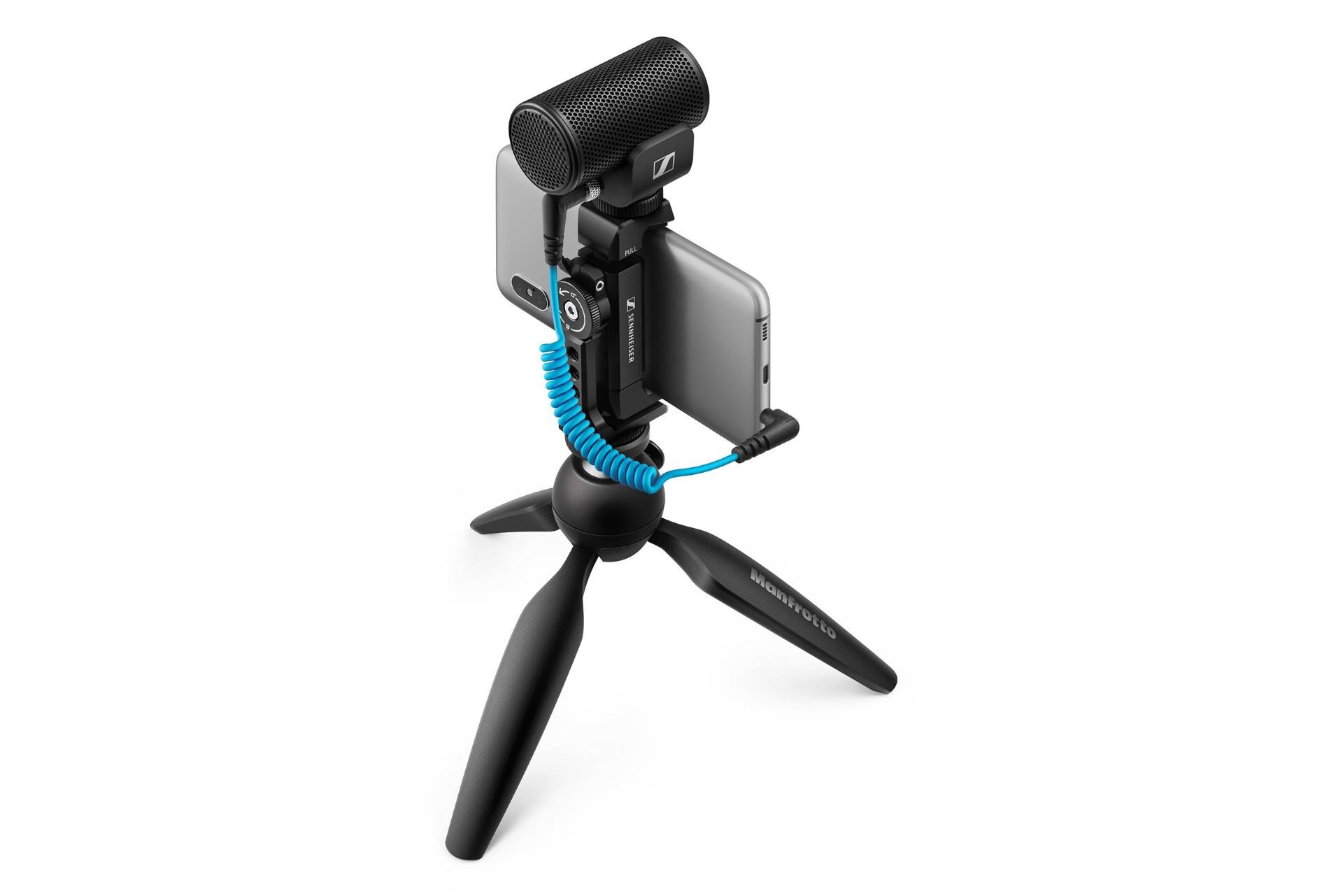 نمای میکروفون سنهایزر MKE 200 Mobile Kit بر روی سه پایه