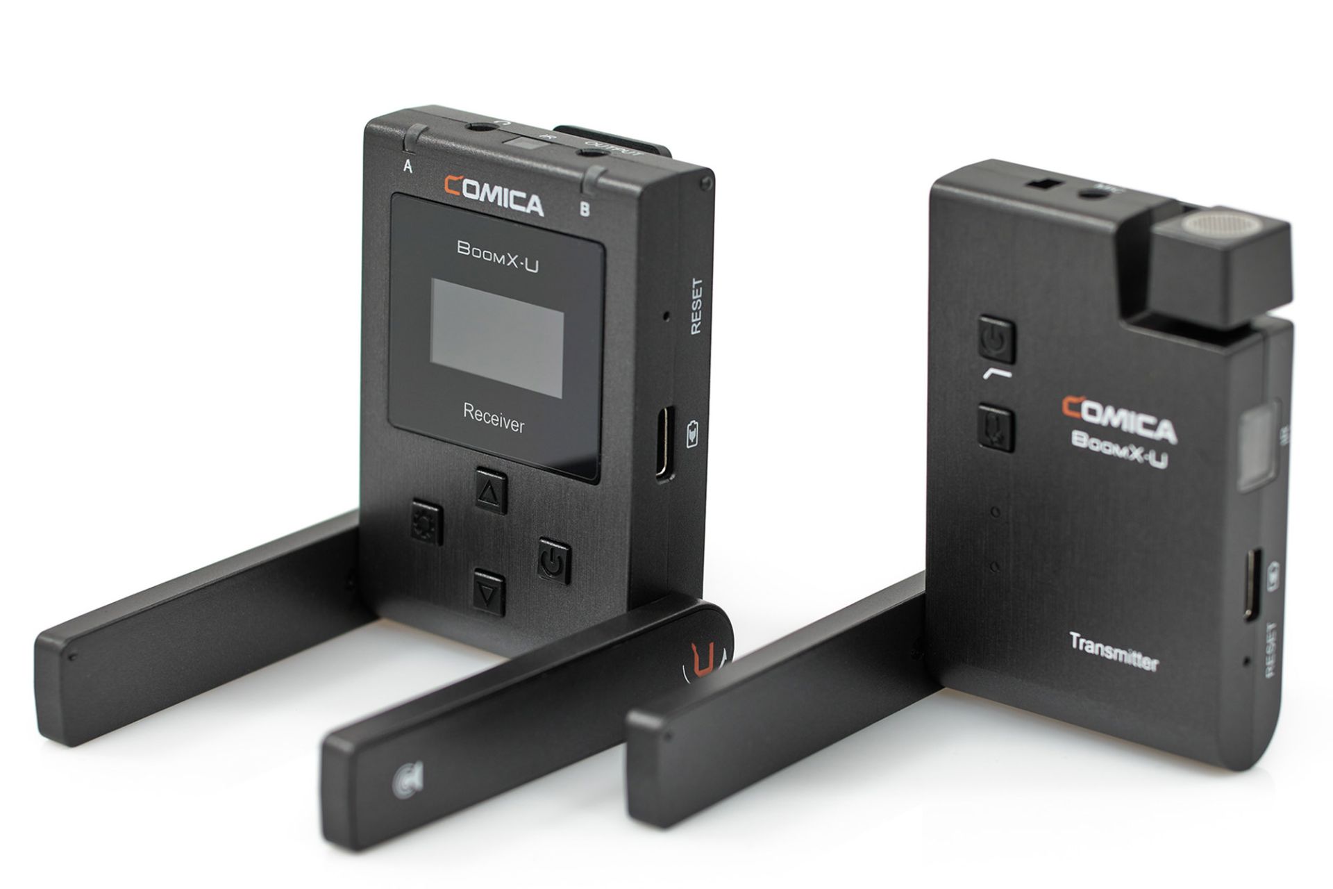 نمای نیم رخ جلوی گیرنده و فرستنده میکروفون کامیکا BoomX-U U1