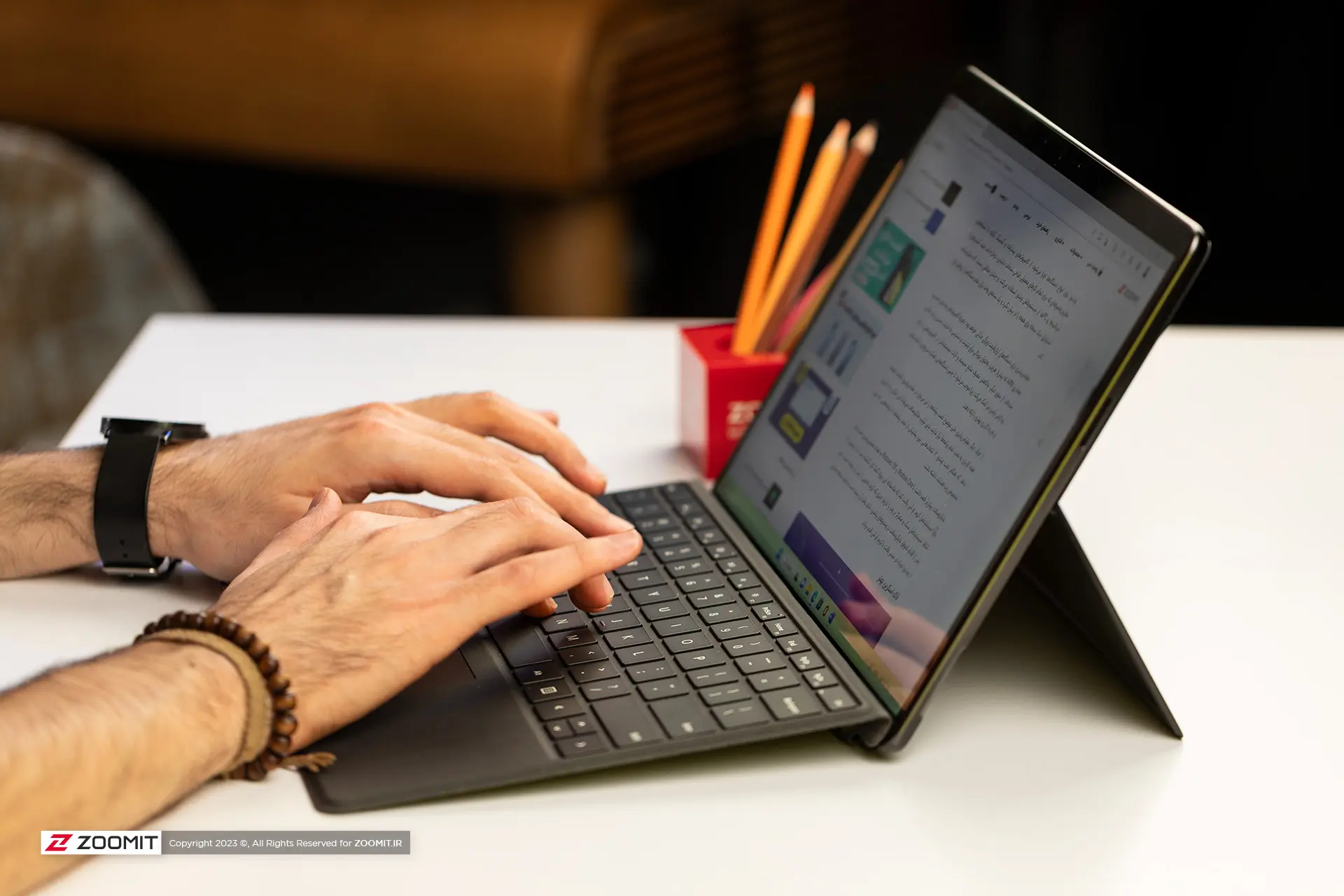 تایپ کردن با لپ تاپ سرفیس پرو 9 مایکروسافت / Microsoft Surface Pro 9