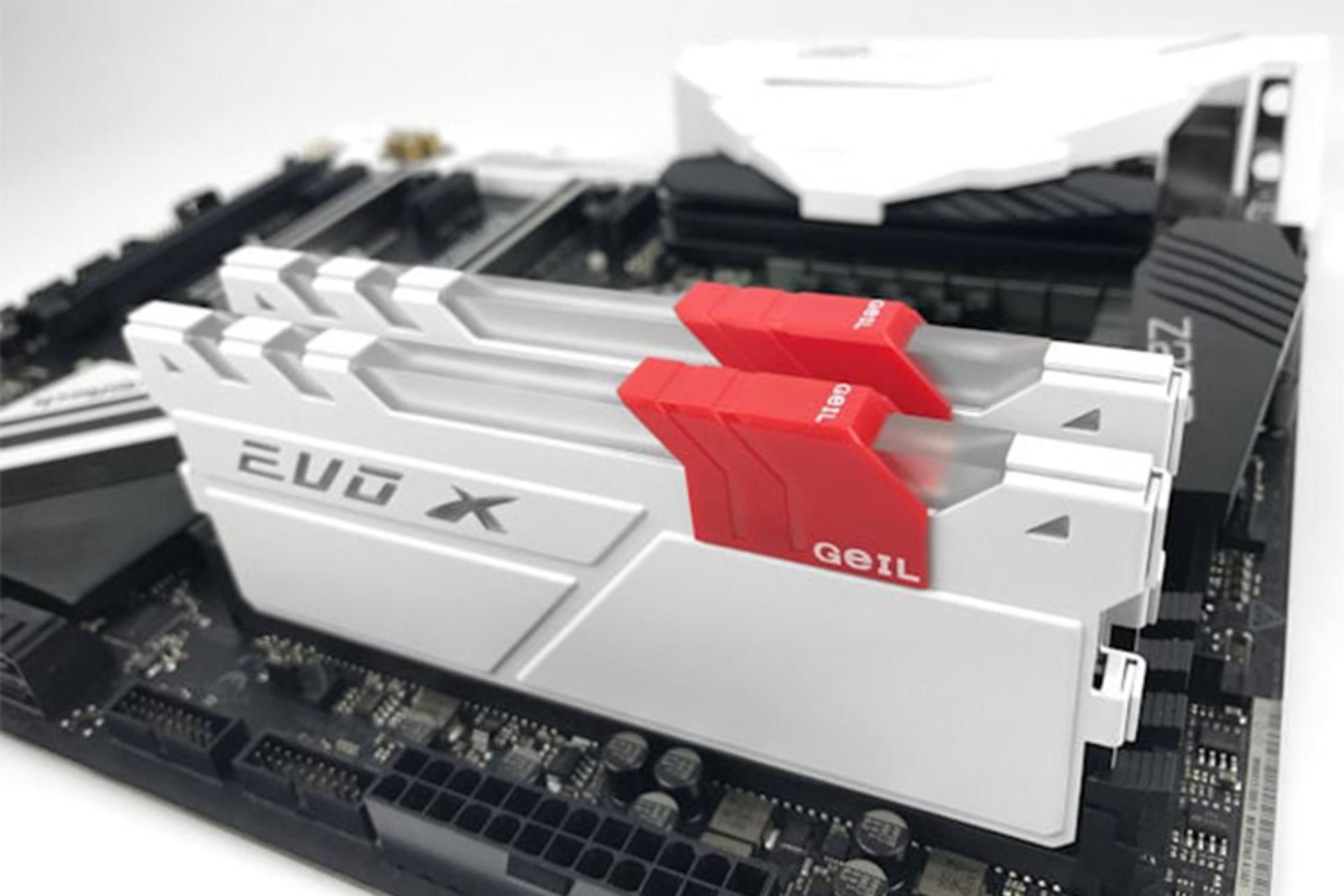 نمای درحال کار رم گیل GEIL EVO X 16GB (2x8) DDR4-3200 CL16