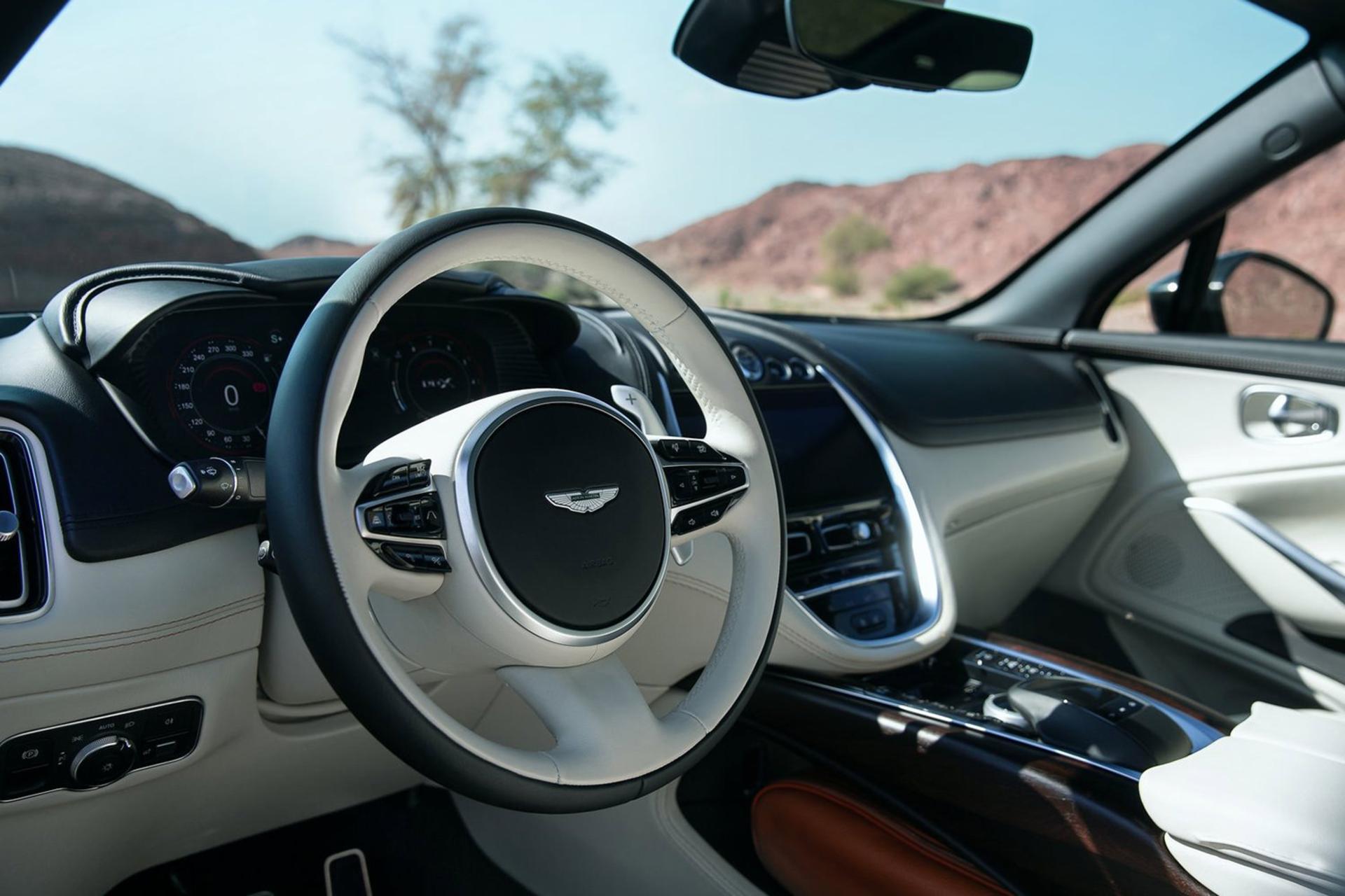 Aston Martin DBX 2020