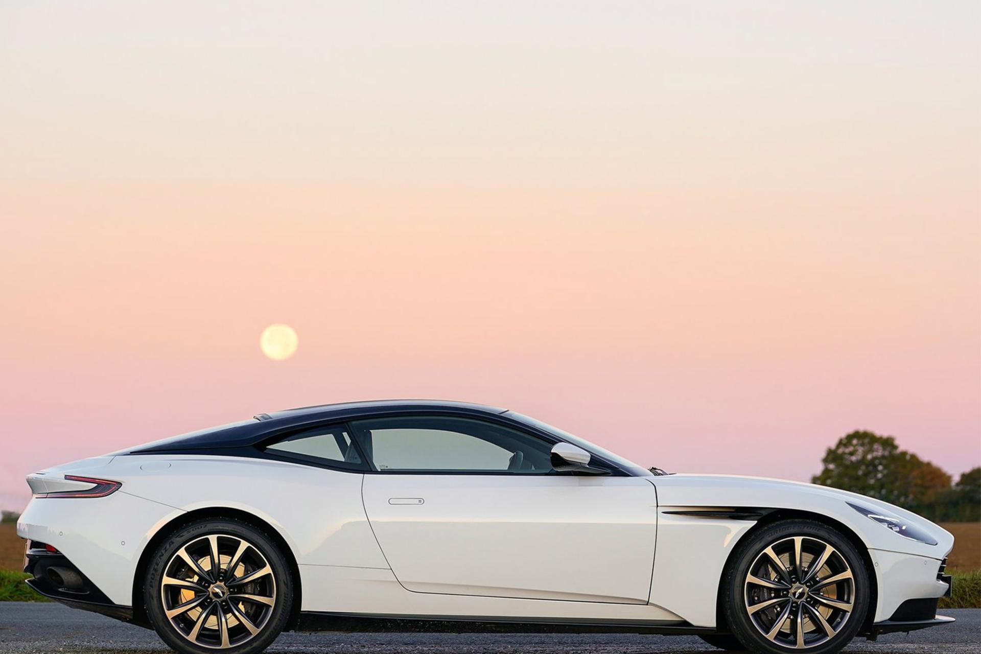 Aston Martin DB11 V8 Coupe 2020