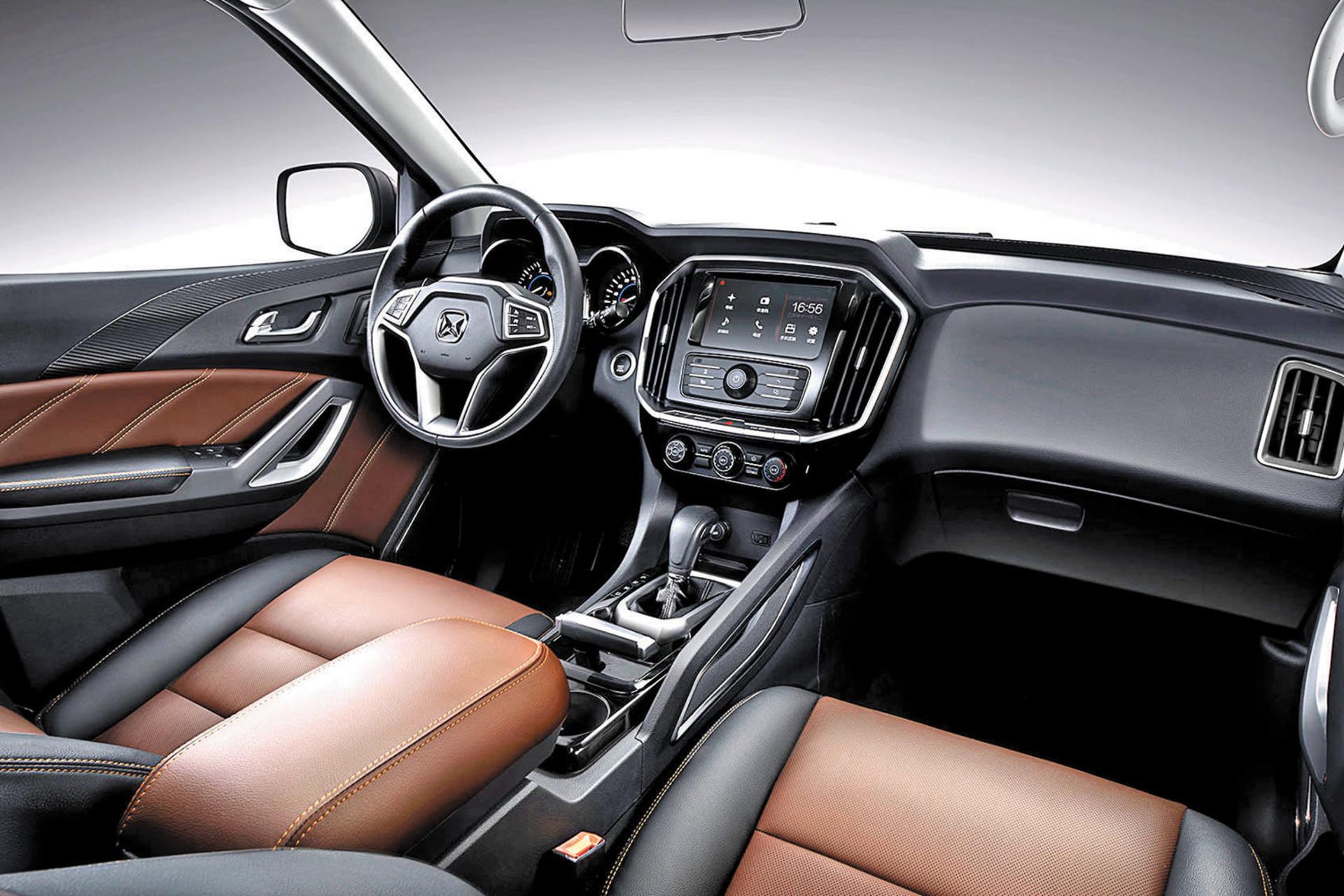  نمای داخلی ژیانگلینگ موتورز JMC S350