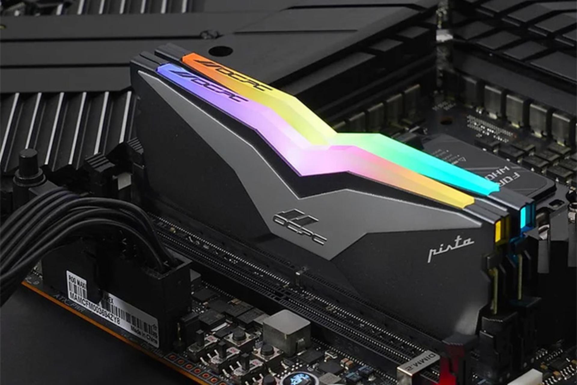 نمای درحال کار رم او سی پی سی OCPC PISTA RGB 32GB (2x16) DDR5-5200 CL40