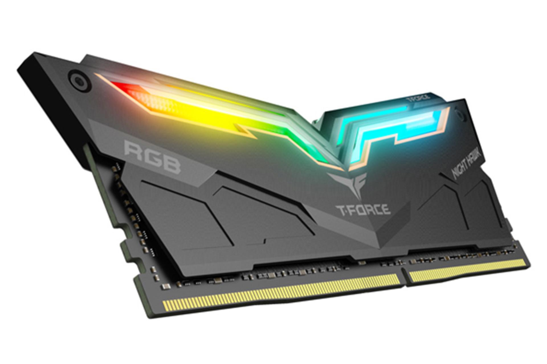 نمای کناری رم تیم گروپ TEAMGROUP T-FORCE NIGHT HAWK RGB 16GB DDR4-3200 CL16
