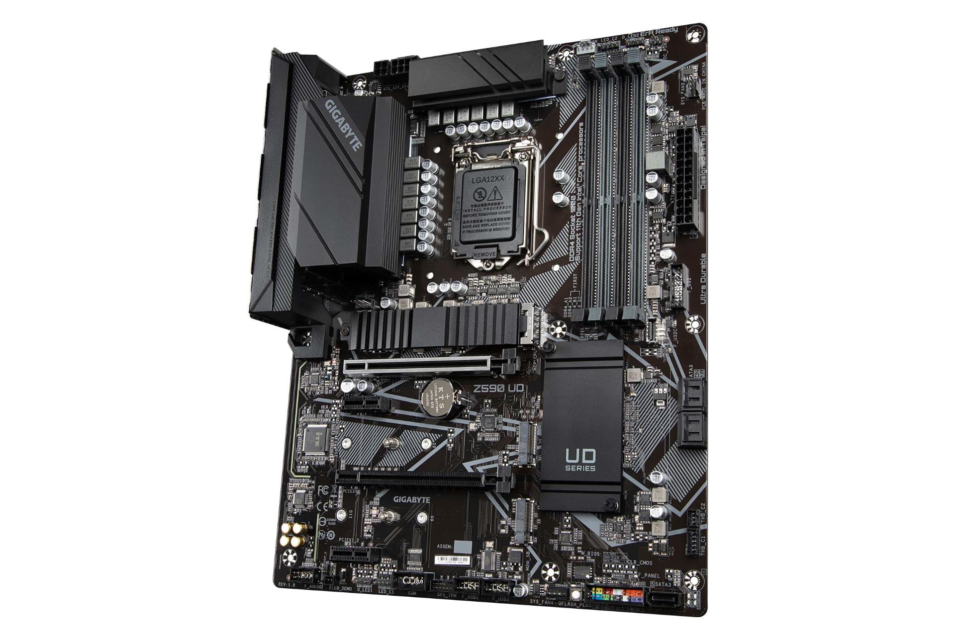 نمای راست مادربرد گیگابایت GIGABYTE Z590 UD (rev. 1.0)