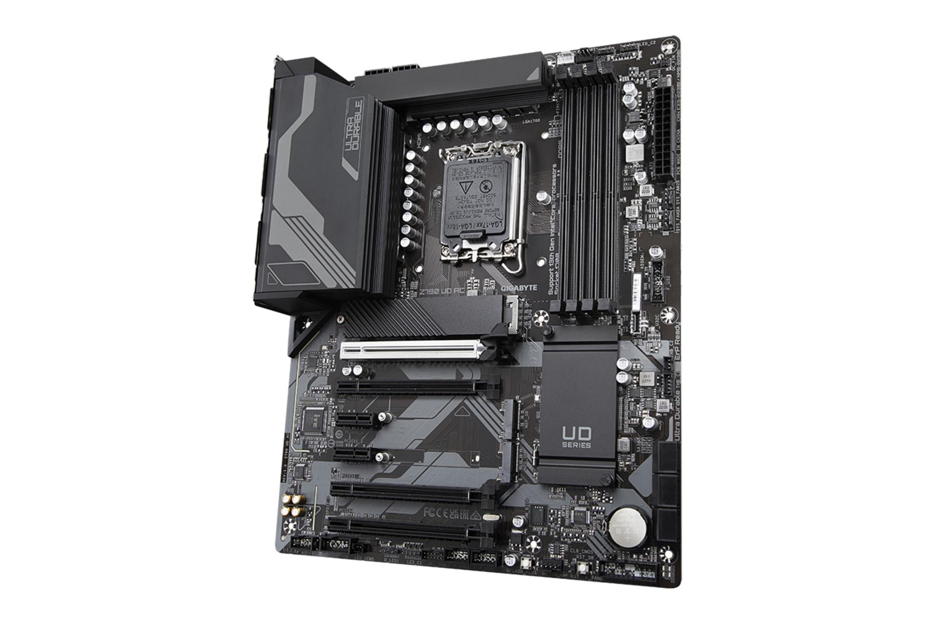 نمای کناری مادربرد گیگابایت GIGABYTE Z790 UD AC (rev. 1.0)