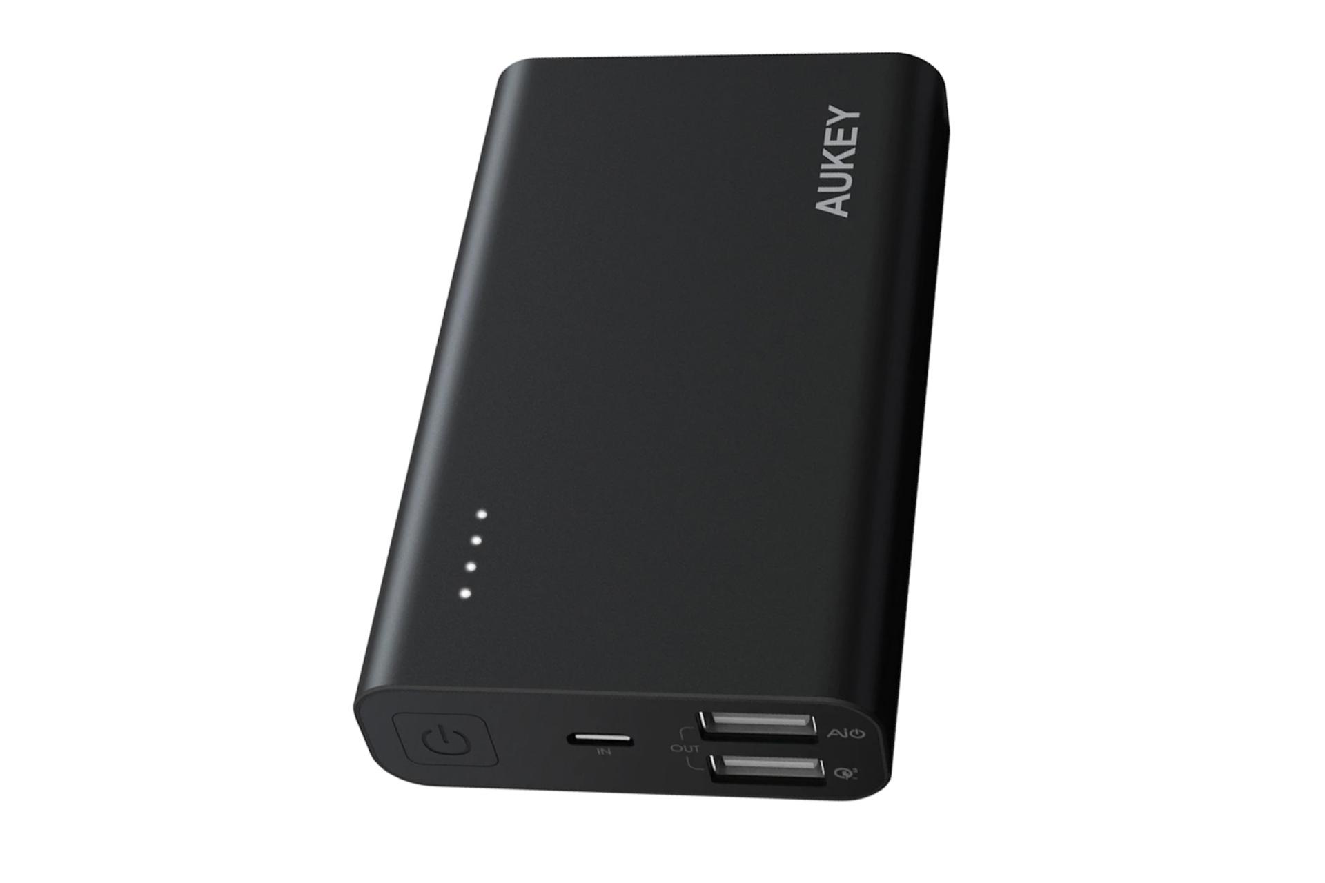 نمای روبرو پاور بانک آکی PB-AT10 با ظرفیت 10000 میلی‌آمپر ساعت Aukey PB-AT10 10000mAh مشکی