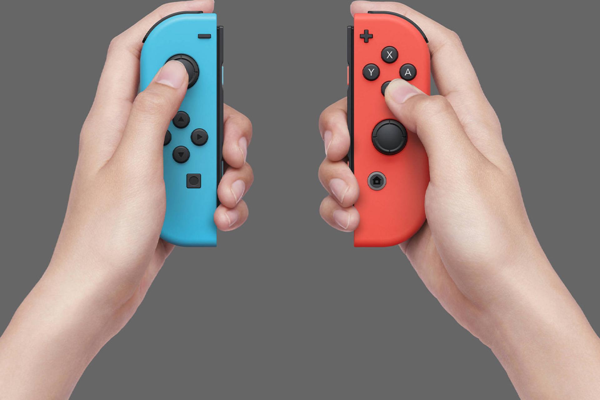 جویکان های نینتندو سوییچ نمای جلو به صورت جدا از هم و در دو دست / Nintendo Switch
