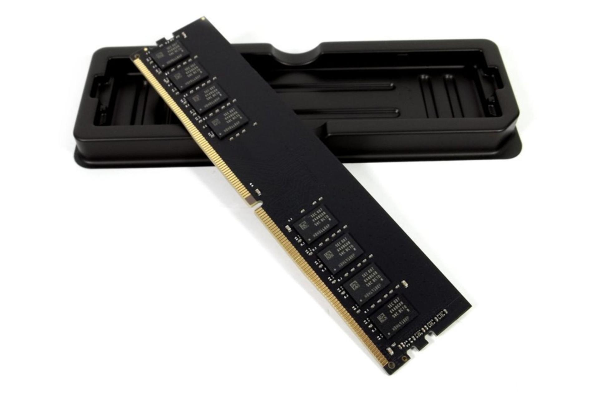 نمای نزدیک رم لکسارLD4AU008G-R2666U ظرفیت 8 گیگابایت از نوع DDR4-2666