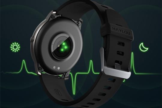 نمای زیر ساعت هوشمند شیائومی هایلو سولار LS05 و نمایش حسگر ضربان قلب