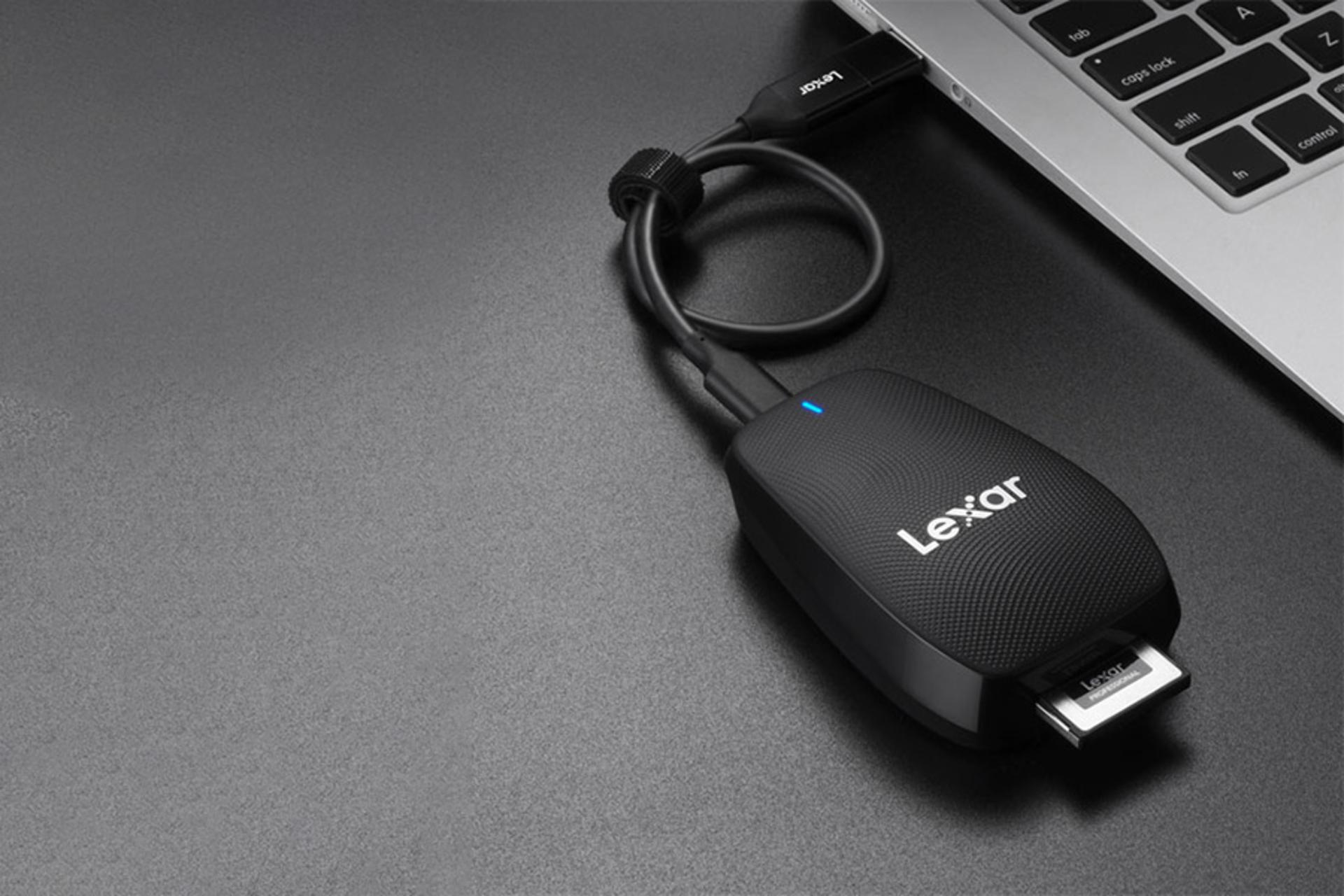نمای درحال کار کارت خوان لکسار Lexar Professional CFexpress Type B USB 3.2 Gen 2×2