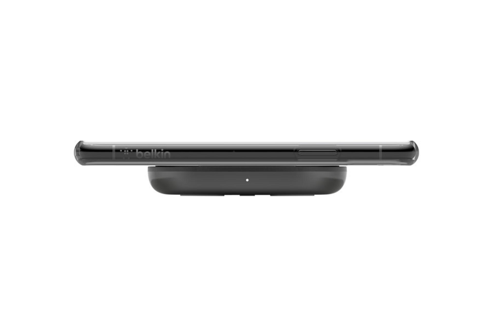 نمای جانبی شارژر بلکین WIA001btBK