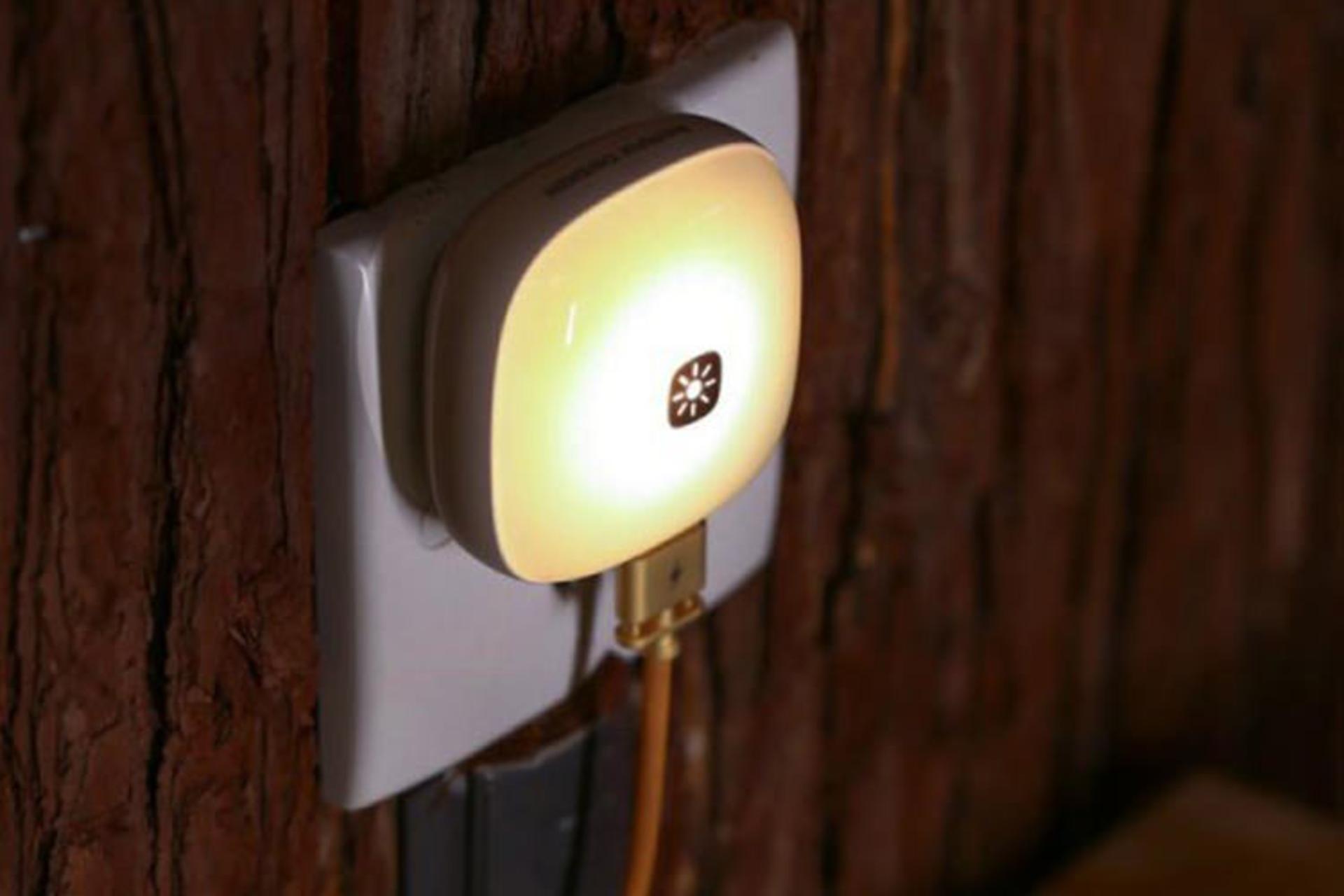 شارژر ریمکس RT-E515 با چراغ خواب