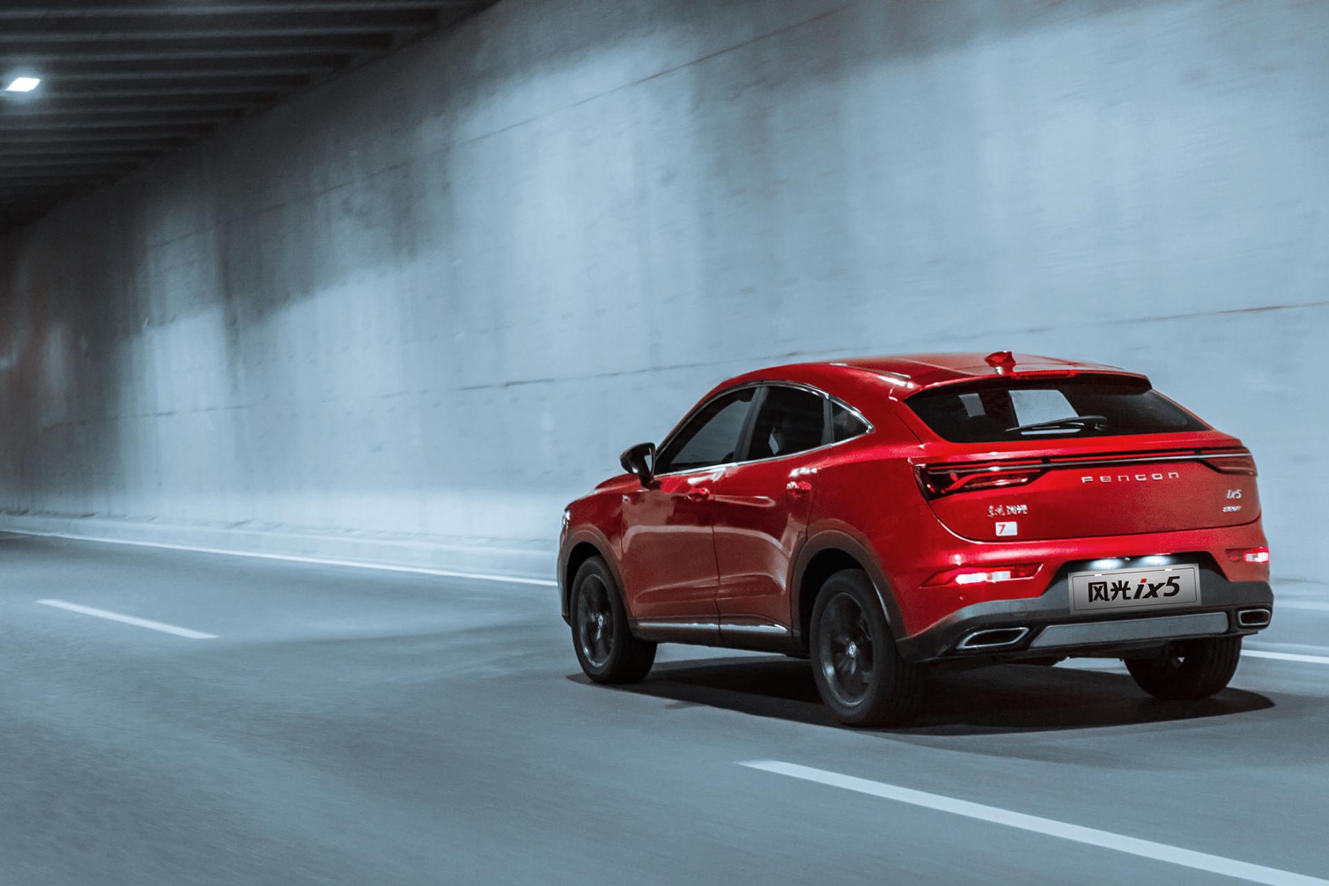 نمای عقب خودرو دیگنیتی پرایم Dongfeng iX5 Dignity Prime