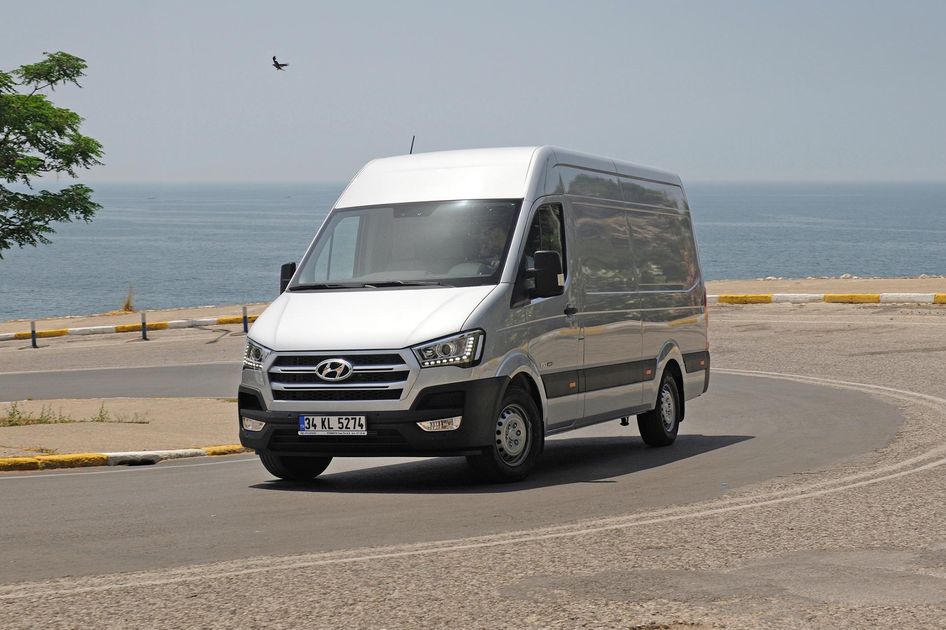 ون هیوندای Hyundai H350 نمای جلو