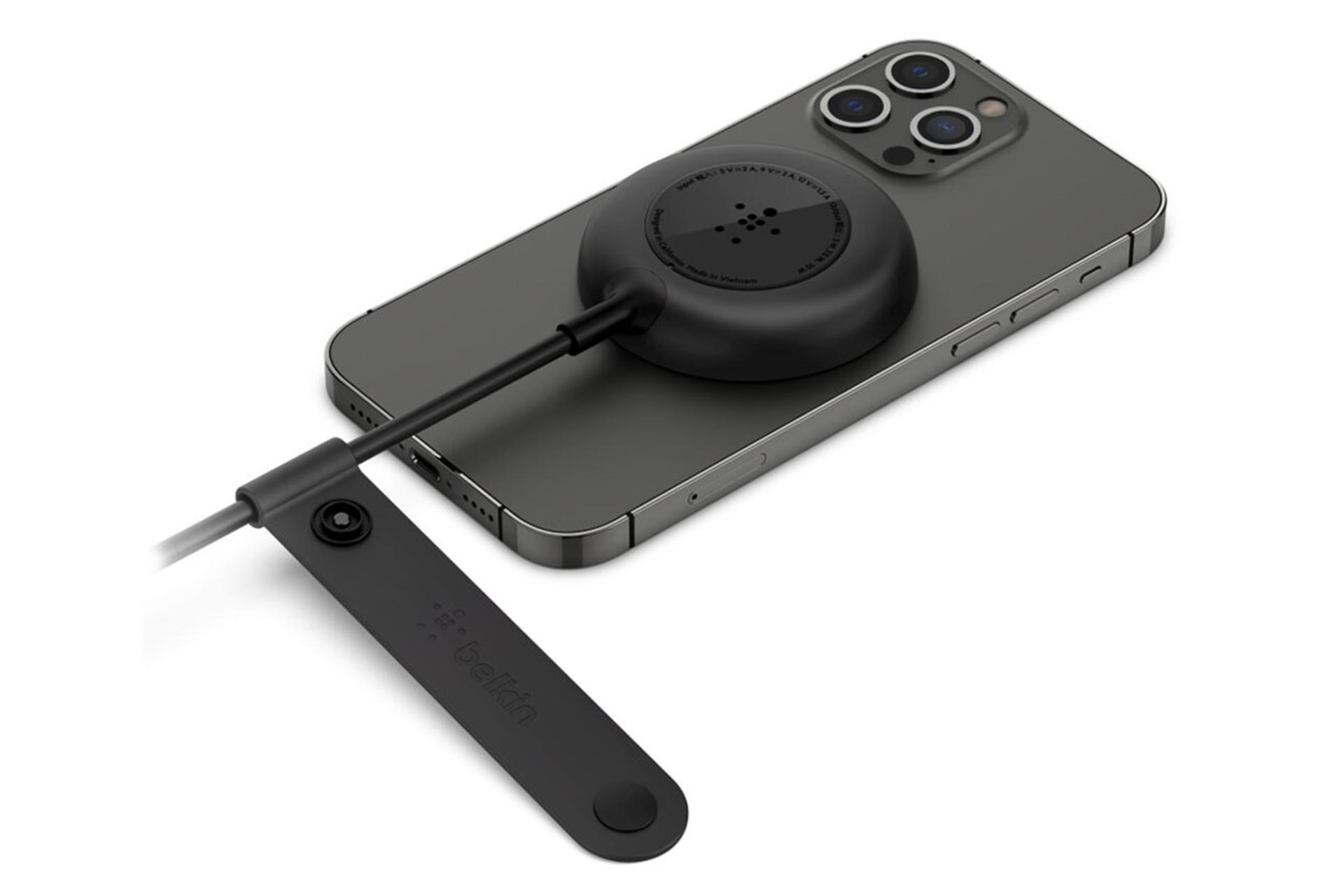 شارژر بلکین WIA005btBK در حال شارژدهی