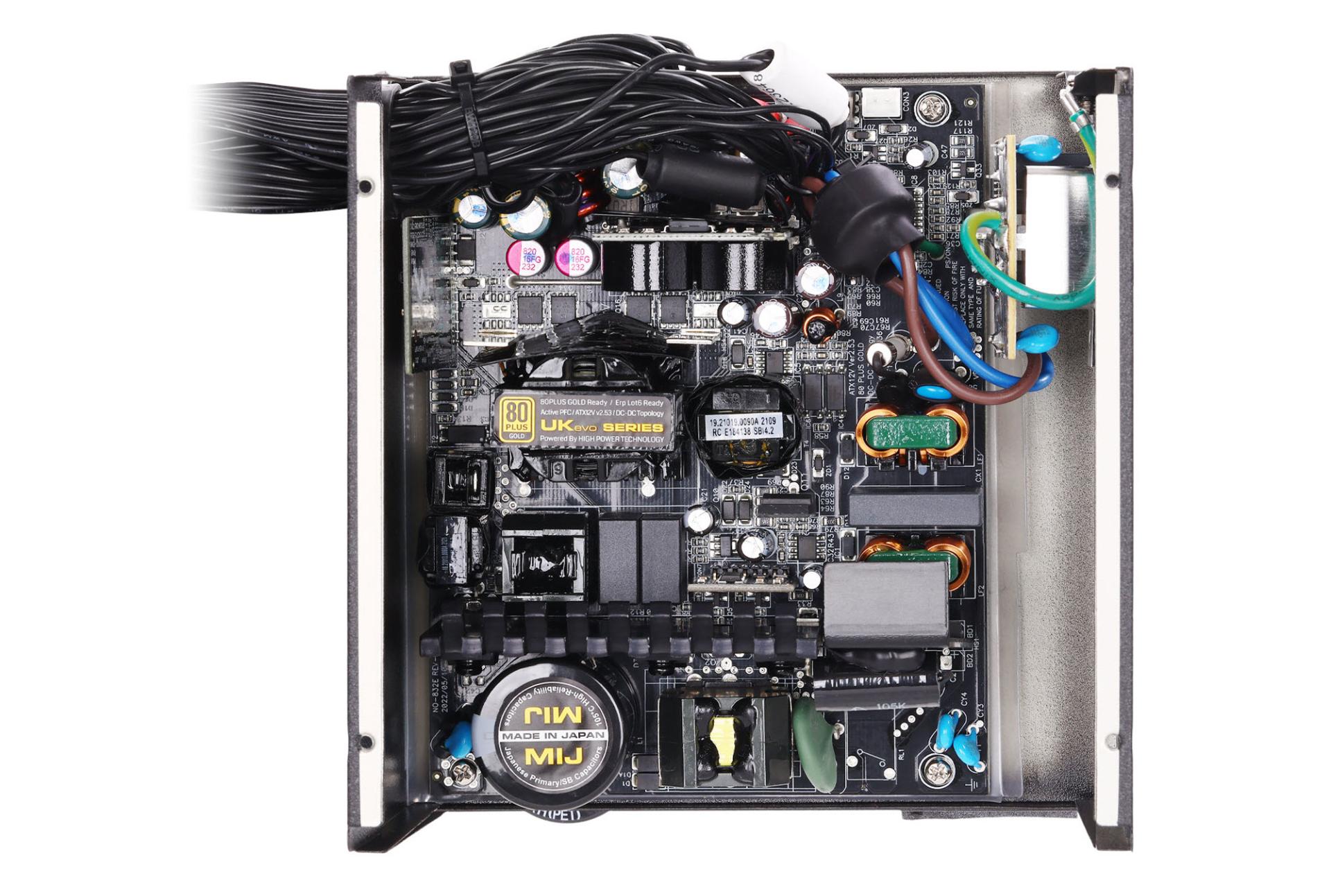 پاور کامپیوتر گرین GREEN GP600A-UK EVO با توان 600 وات نمای داخل