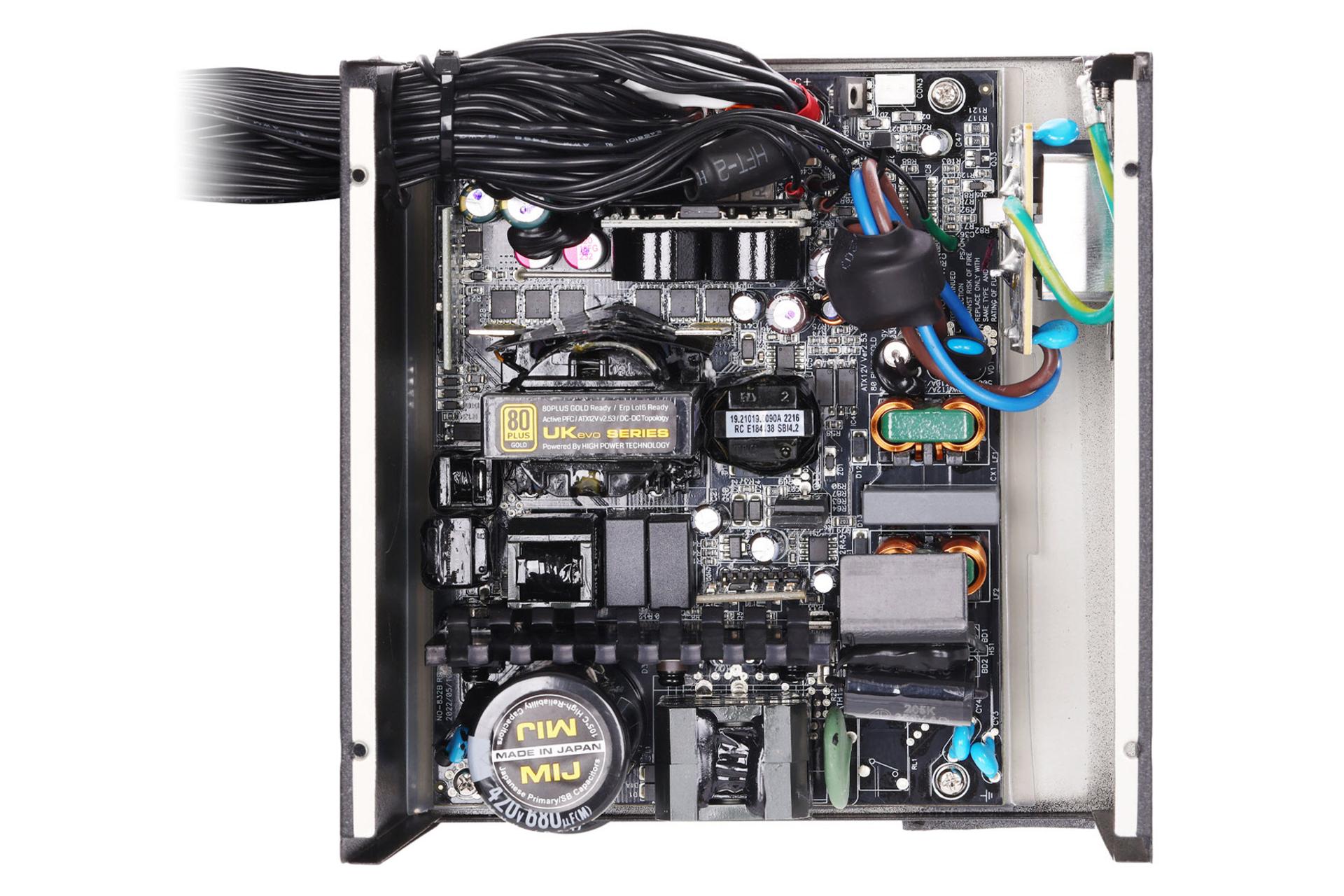 پاور کامپیوتر گرین GREEN GP800A-UK EVO با توان 800 وات نمای داخل