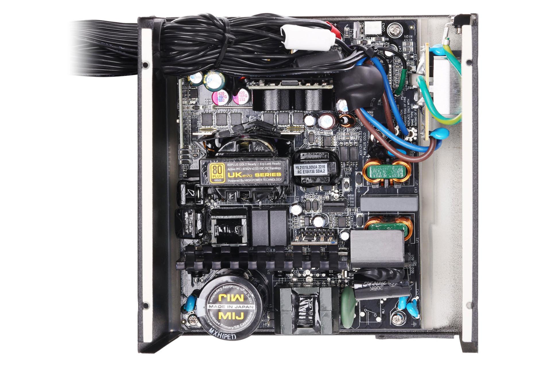 پاور کامپیوتر گرین GREEN GP700A-UK EVO با توان 700 وات نمای داخل