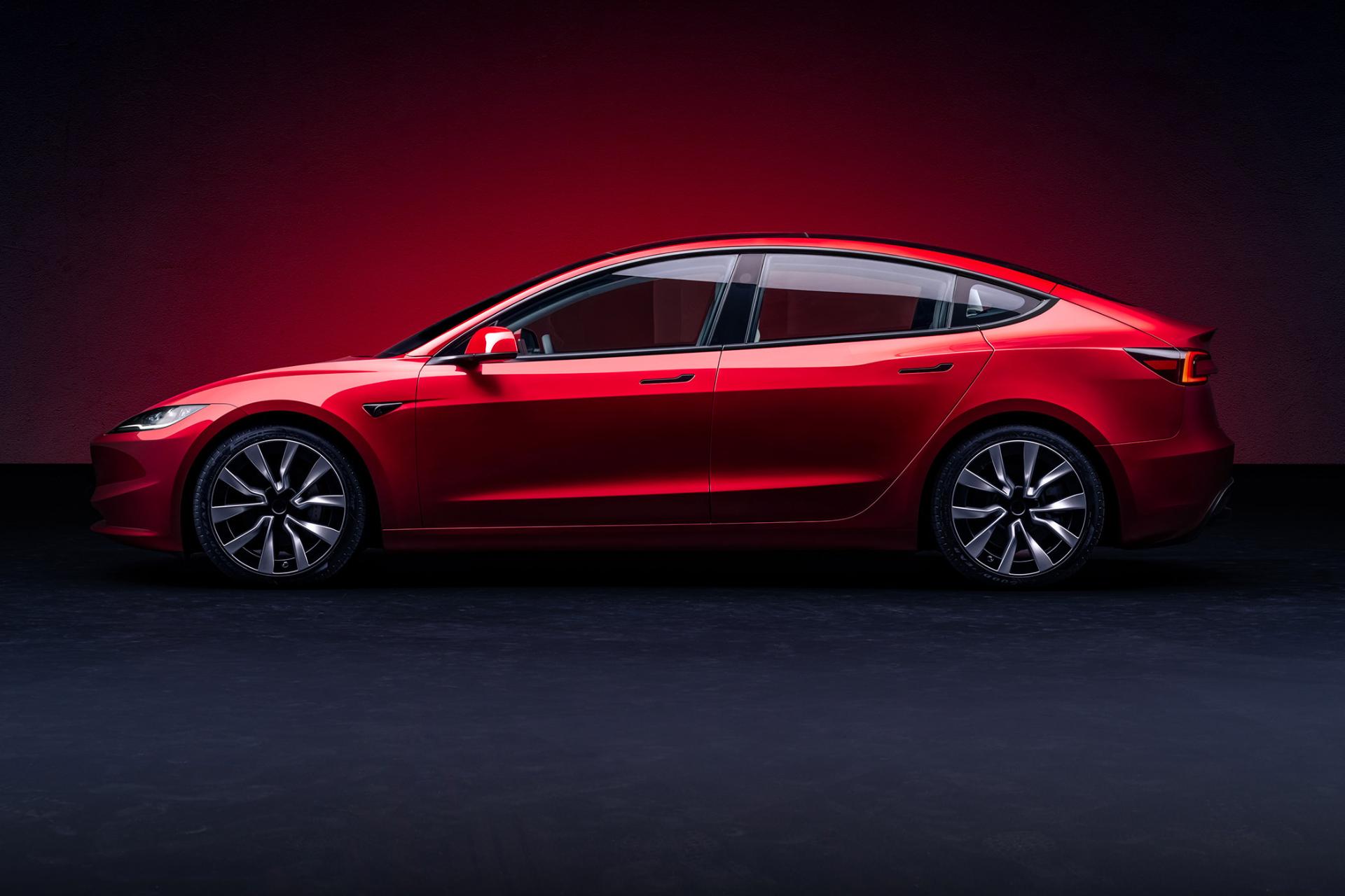تسلا Tesla Model 3 مدل 2024 نمای جانبی