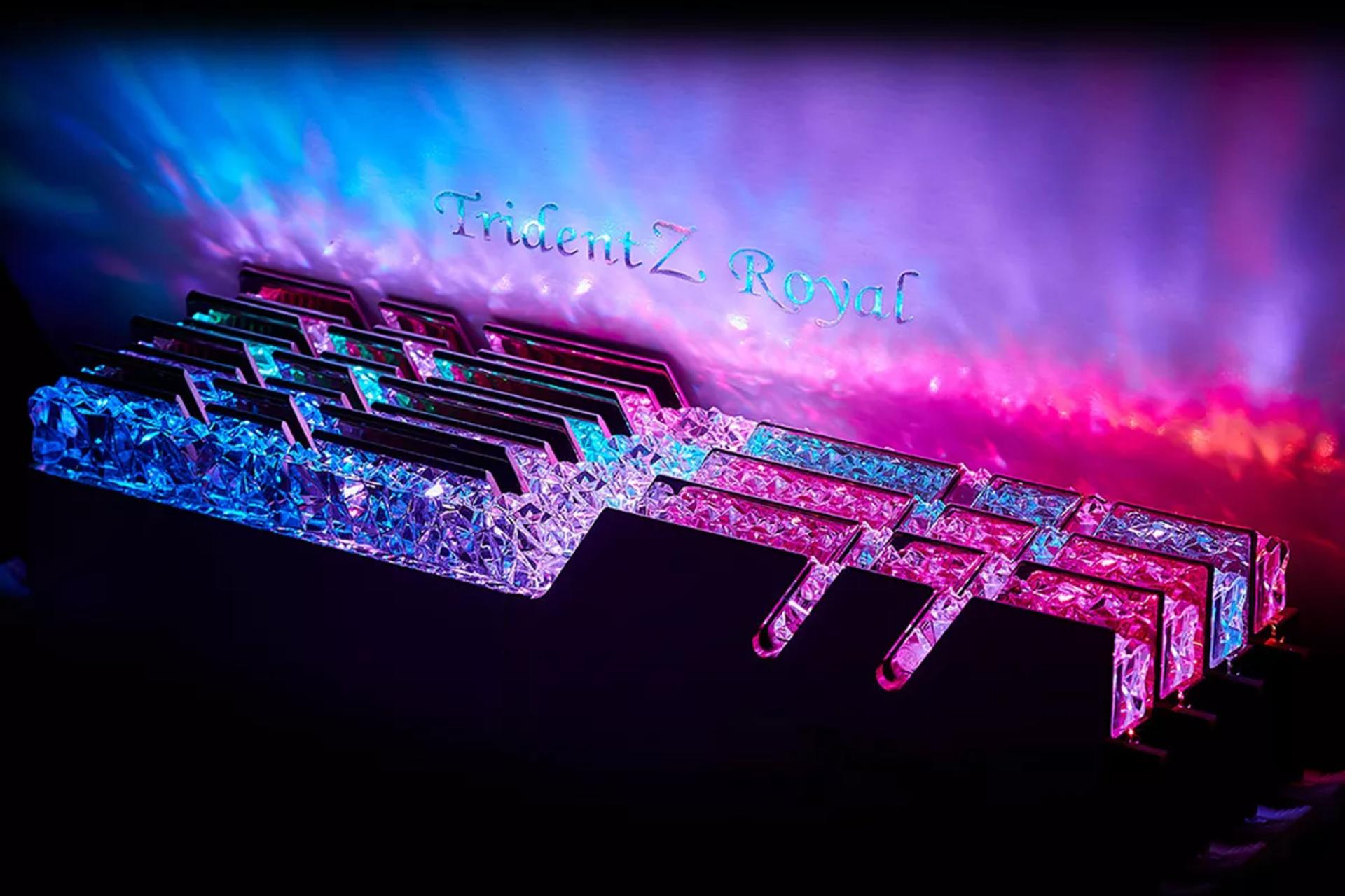 نمای نزدیک رم جی اسکیل Trident Z Royal ظرفیت 64 گیگابایت (2x32) از نوع DDR4-3200