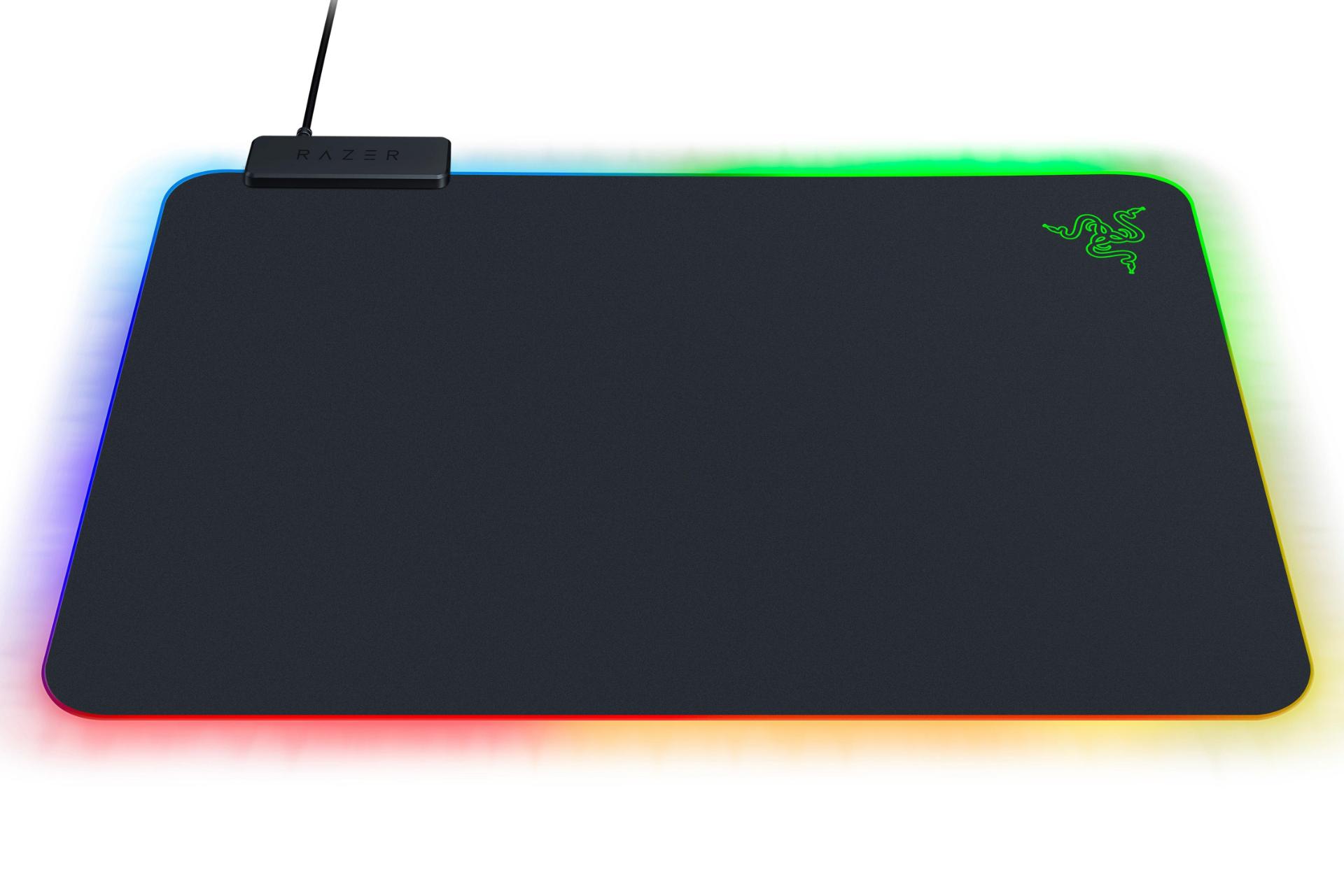 نمای جلوی ماوس پد ریزر Firefly V2 از پایین