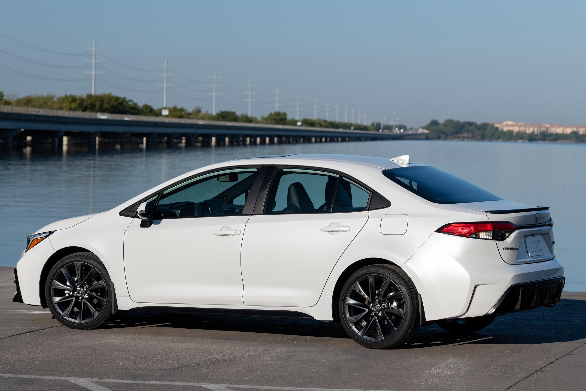 خودرو تویوتا کرولا Toyota Corolla 2023 نمای جانبی