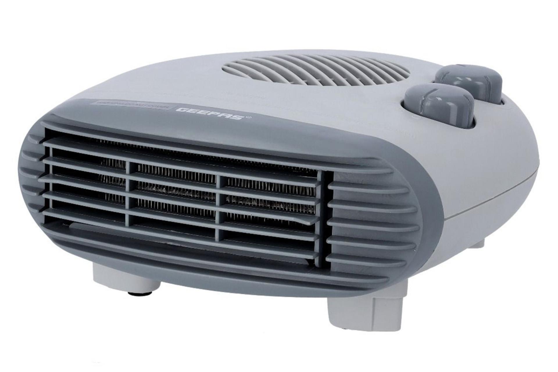 نمای راست بخاری برقی جی پاس GEEPAS GFH9522 و شیارهای خروجی هوا