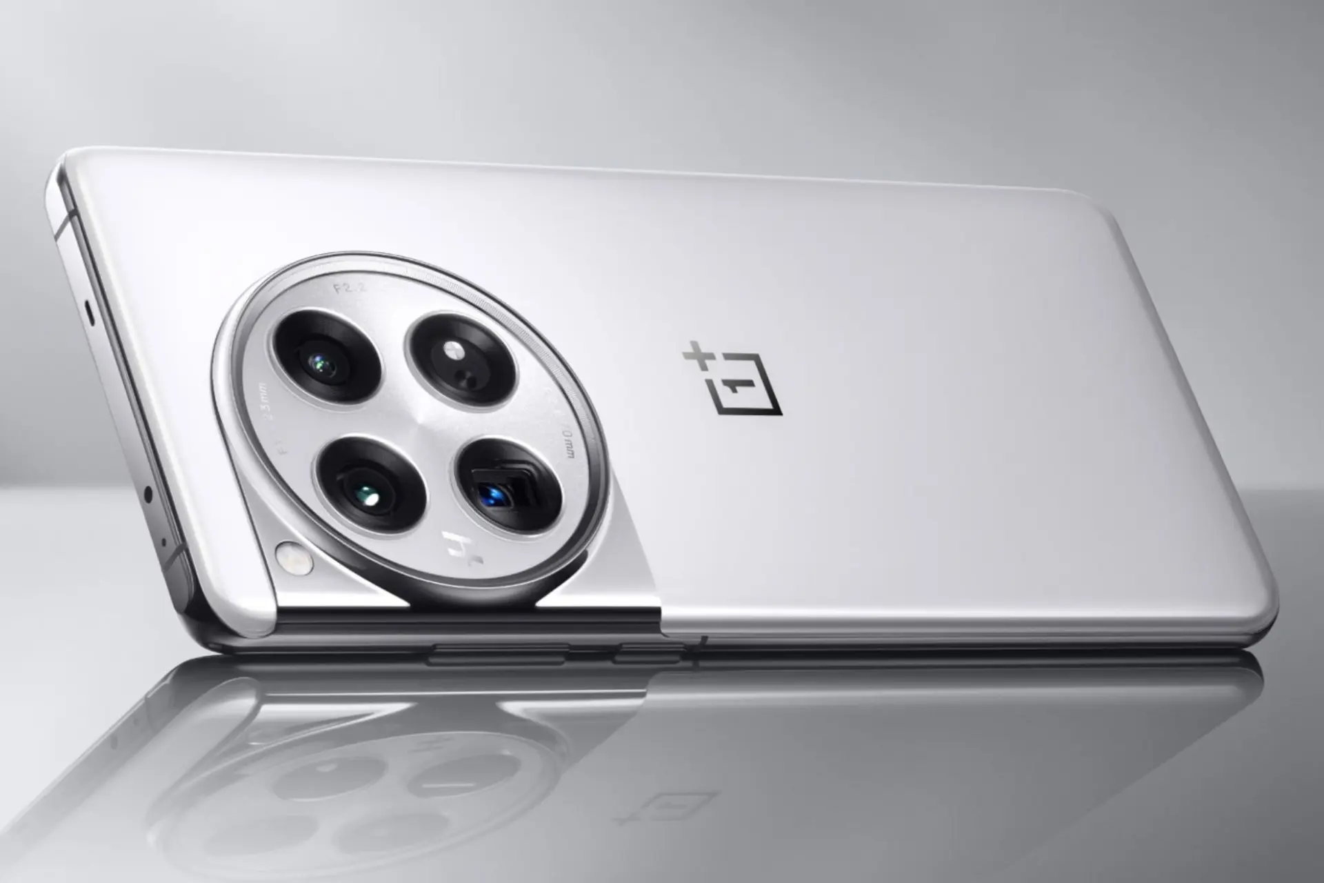 پنل پشت گوشی موبایل وان پلاس 12 | OnePlus 12 نقره ای و چینش دوربین
