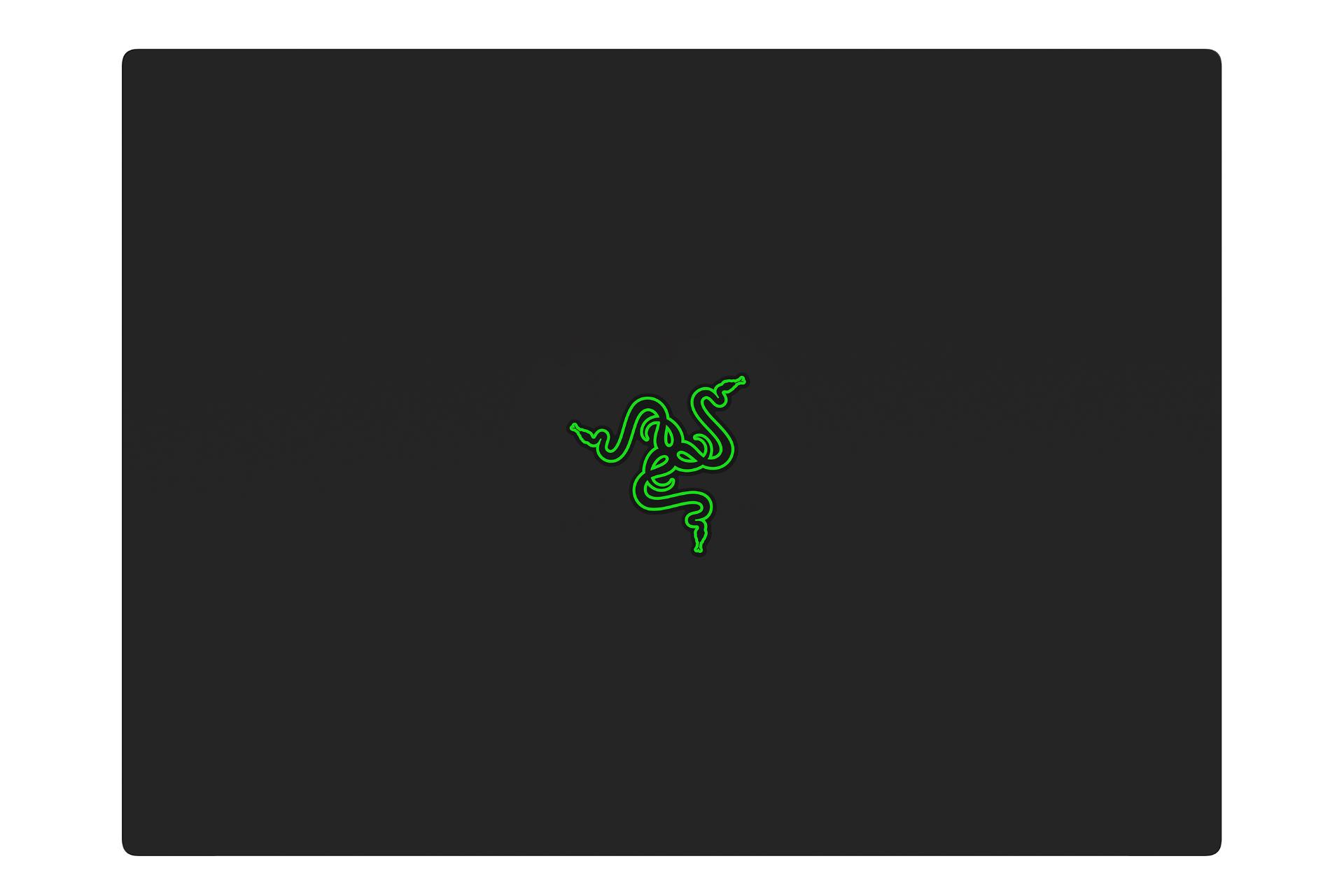 نمای پنل پشت نمایشگر لپ تاپ بلید 14 ریزر و نمایش لوگو رنگ مشکی