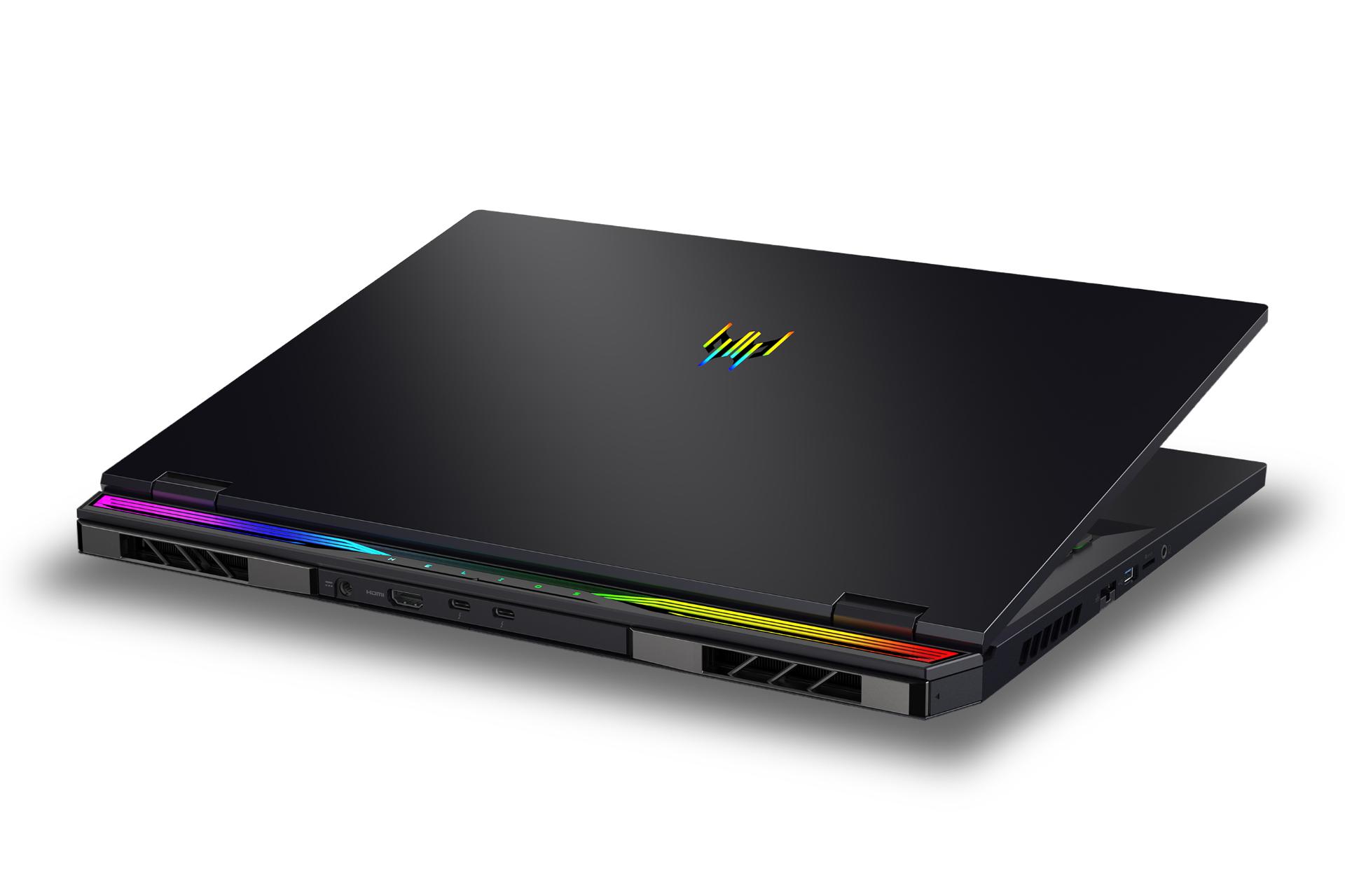 نمای پنل پشت نمایشگر لپ تاپ Predator Helios 18 PH18-72 ایسر و نمایش لوگو، درگاه‌ها، نورپردازی و منافذ عبور هوا در CES 2024