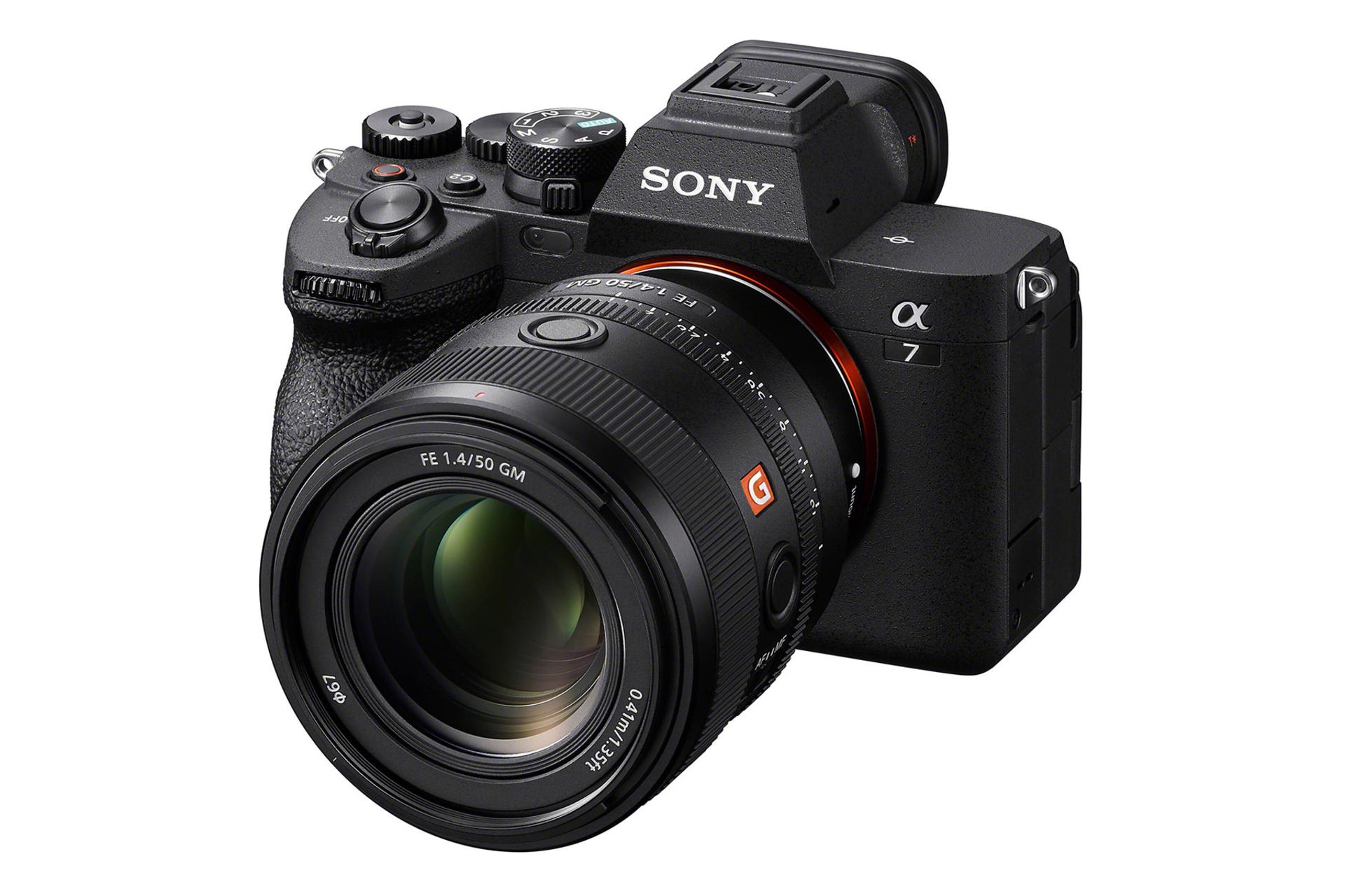 لنز سونی Sony FE 50mm F1.4 GM روی دوربین