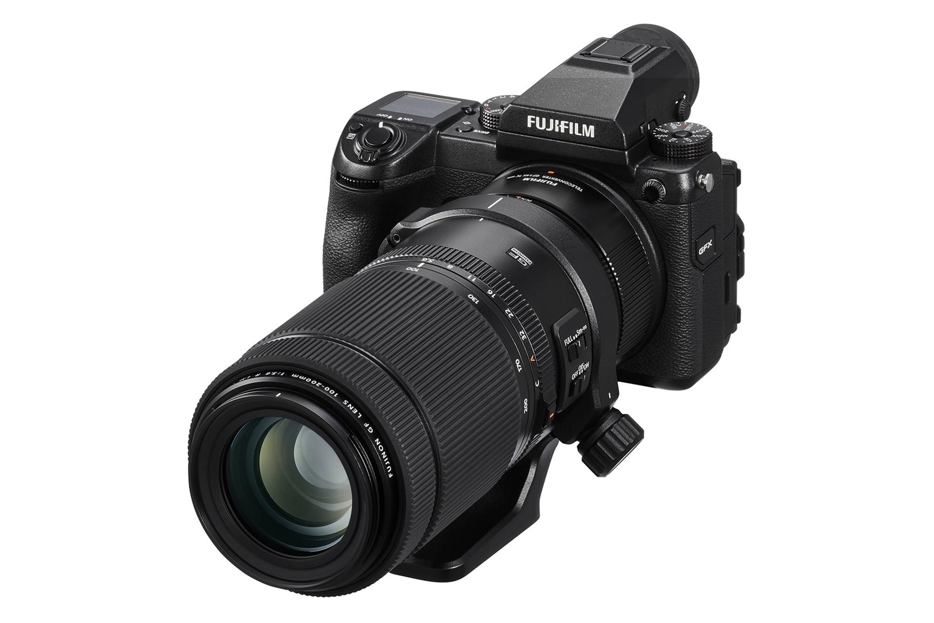 لنز فوجی فیلم Fujifilm GF 100-200mm F5.6 R LM OIS WR روی دوربین