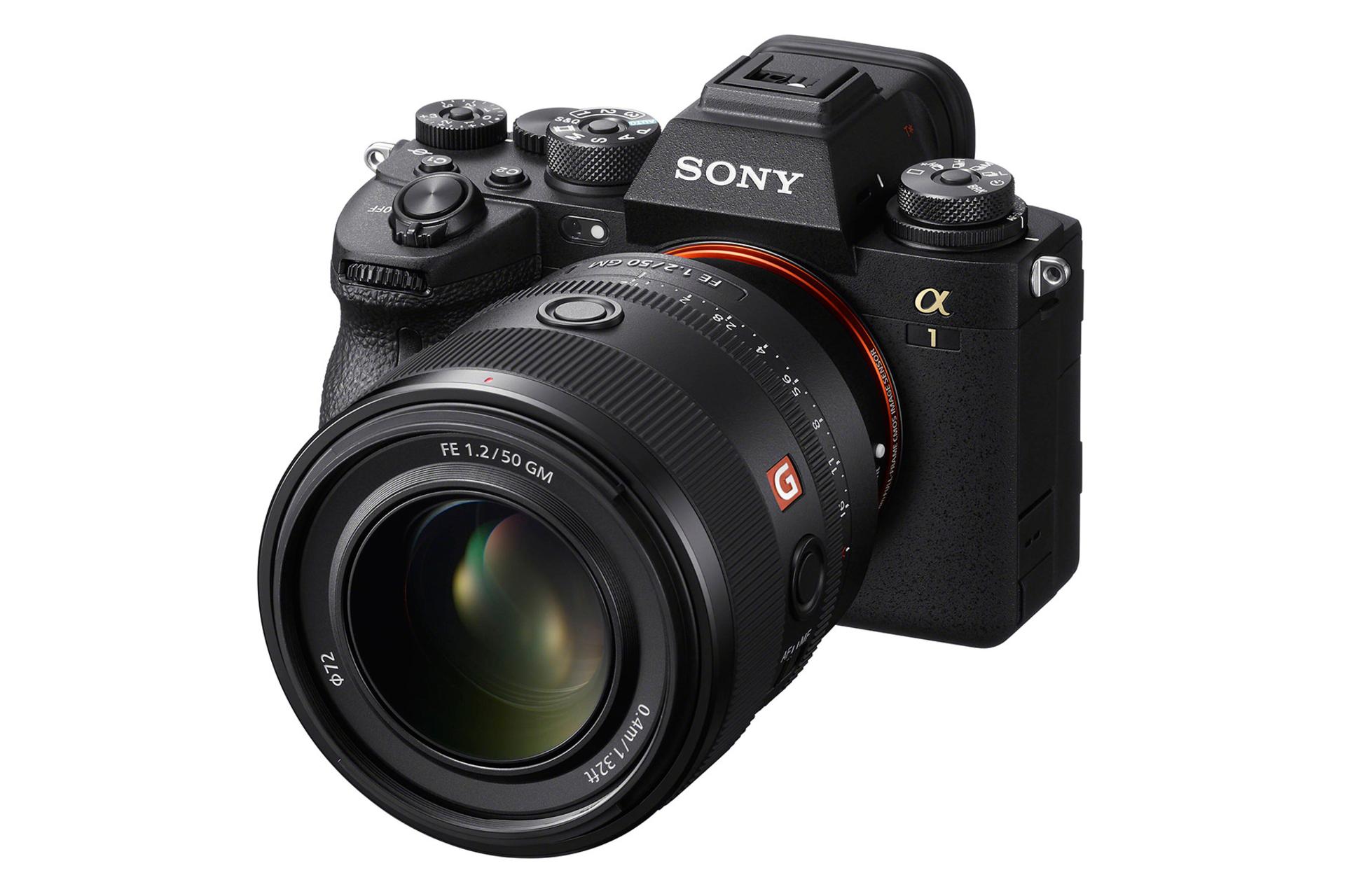 لنز سونی Sony FE 50mm F1.2 GM روی دوربین